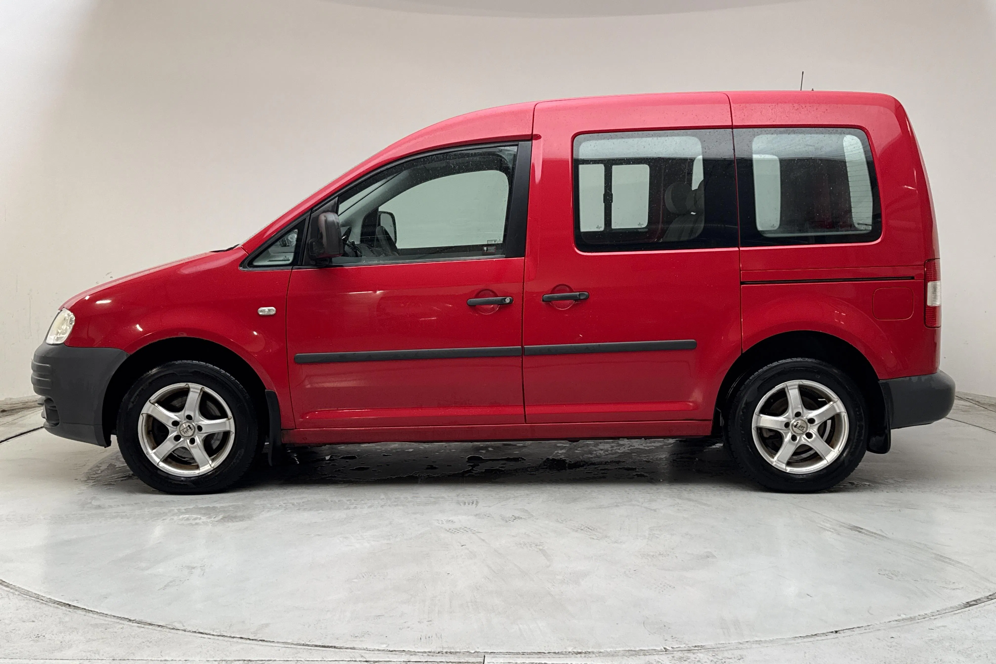 Presentationsfoto 2 av 12: VW Caddy Life 1.9 TDI (105hk) - 20 578 mil - Automat - röd - 2007