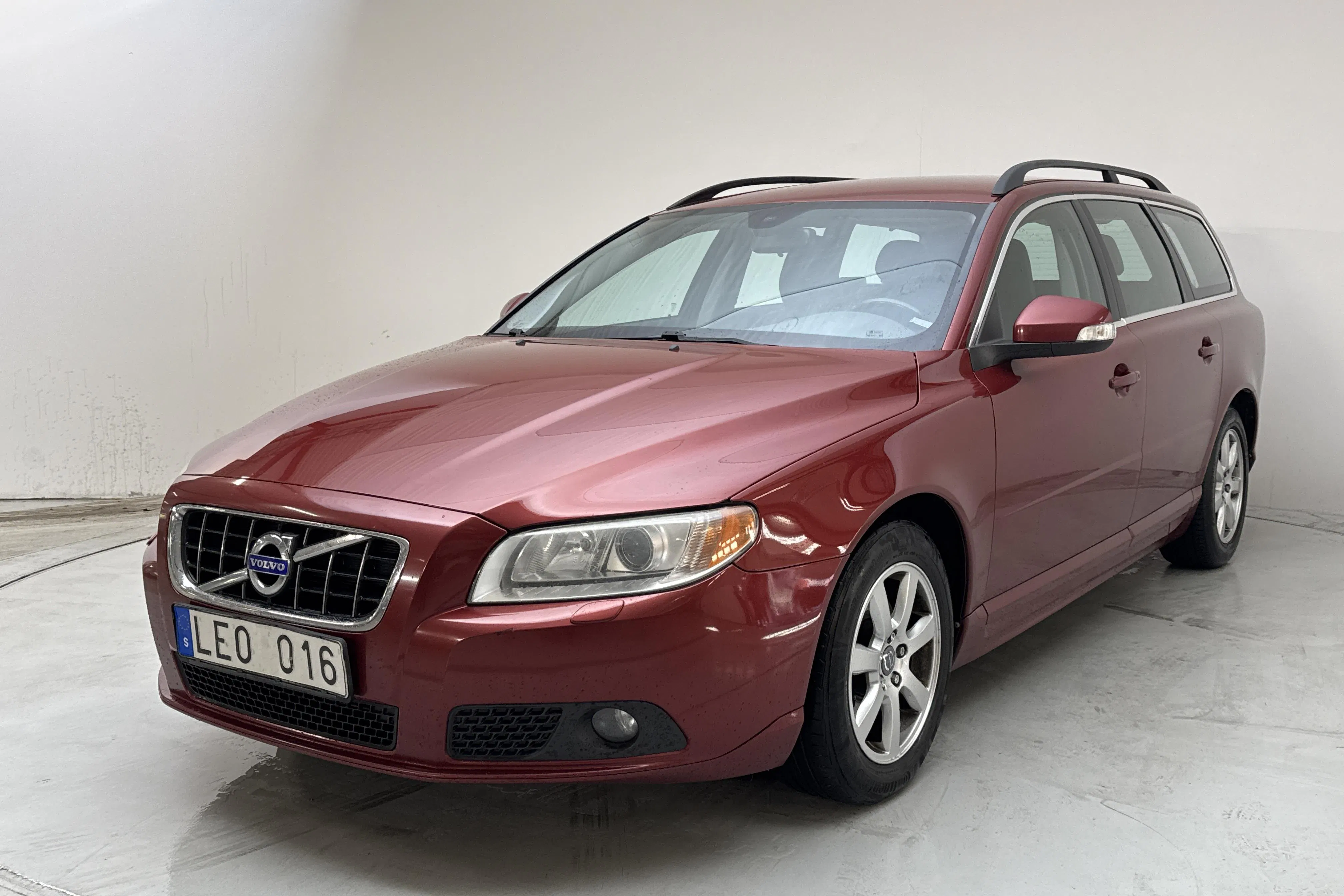 Presentationsfoto 1 av 12: Volvo V70 II 1.6D DRIVe (109hk) - 22 381 mil - Manuell - röd - 2011