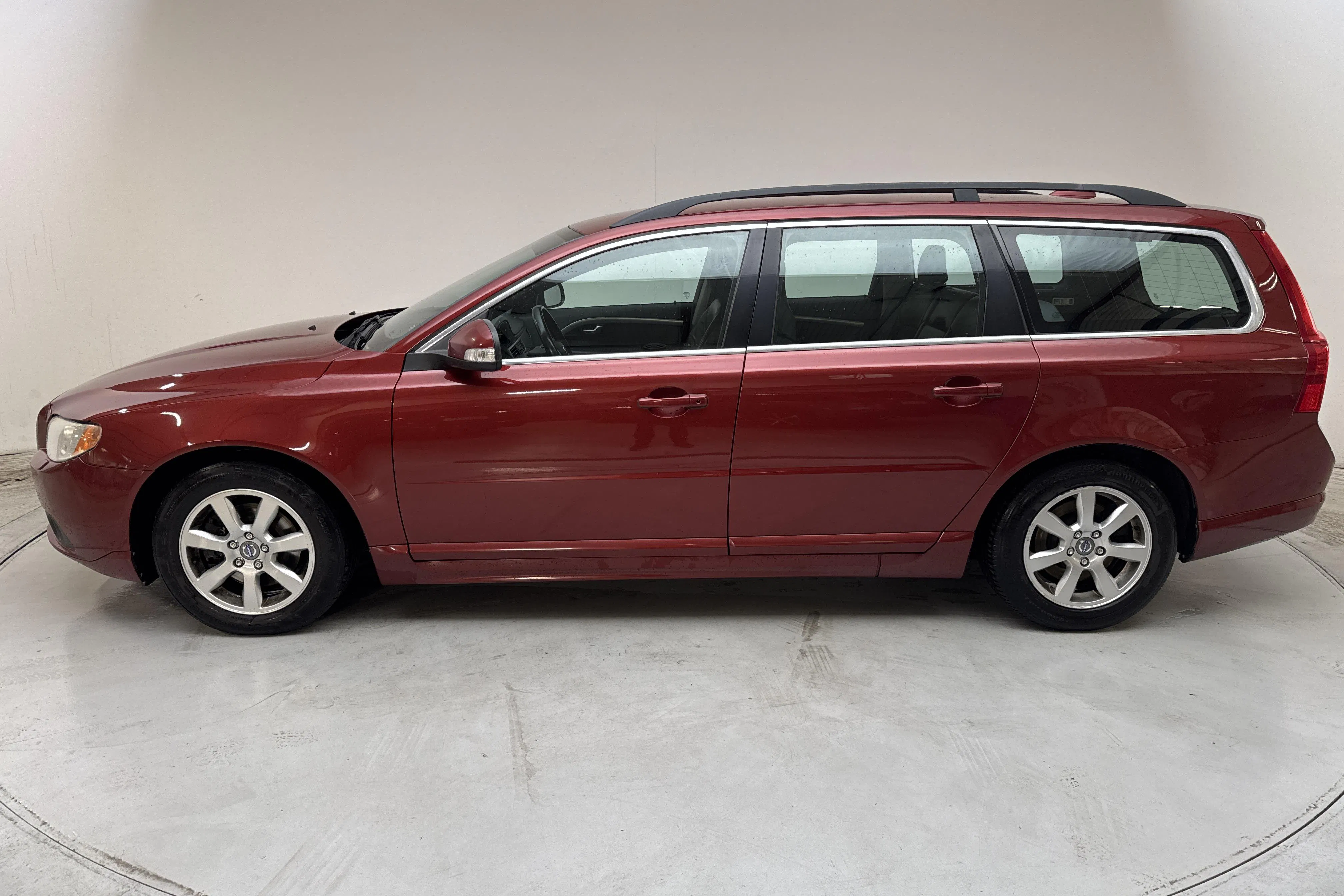 Presentationsfoto 2 av 12: Volvo V70 II 1.6D DRIVe (109hk) - 22 381 mil - Manuell - röd - 2011