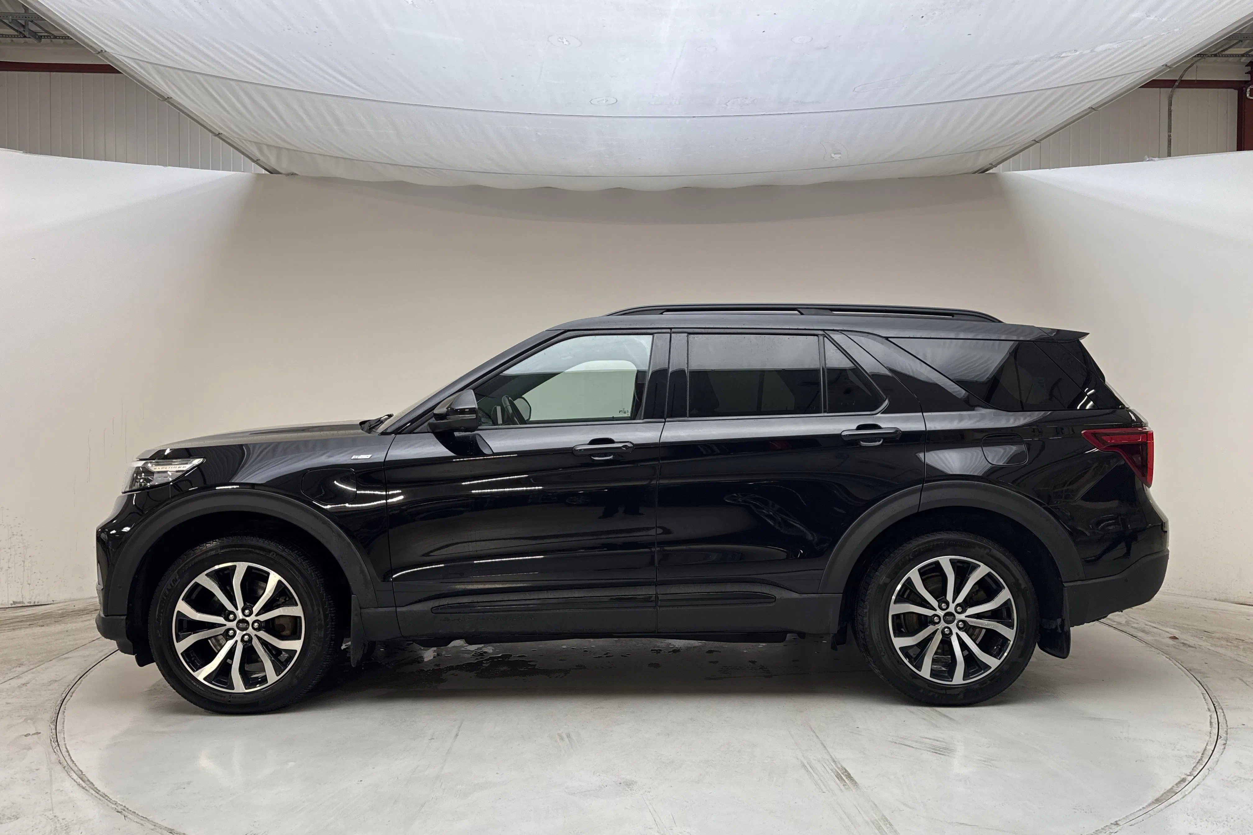 Presentation photo 2 of 19: Ford Explorer 3.0T EcoBoost (457hk) - 122 600 km - Automatic - black - 2023