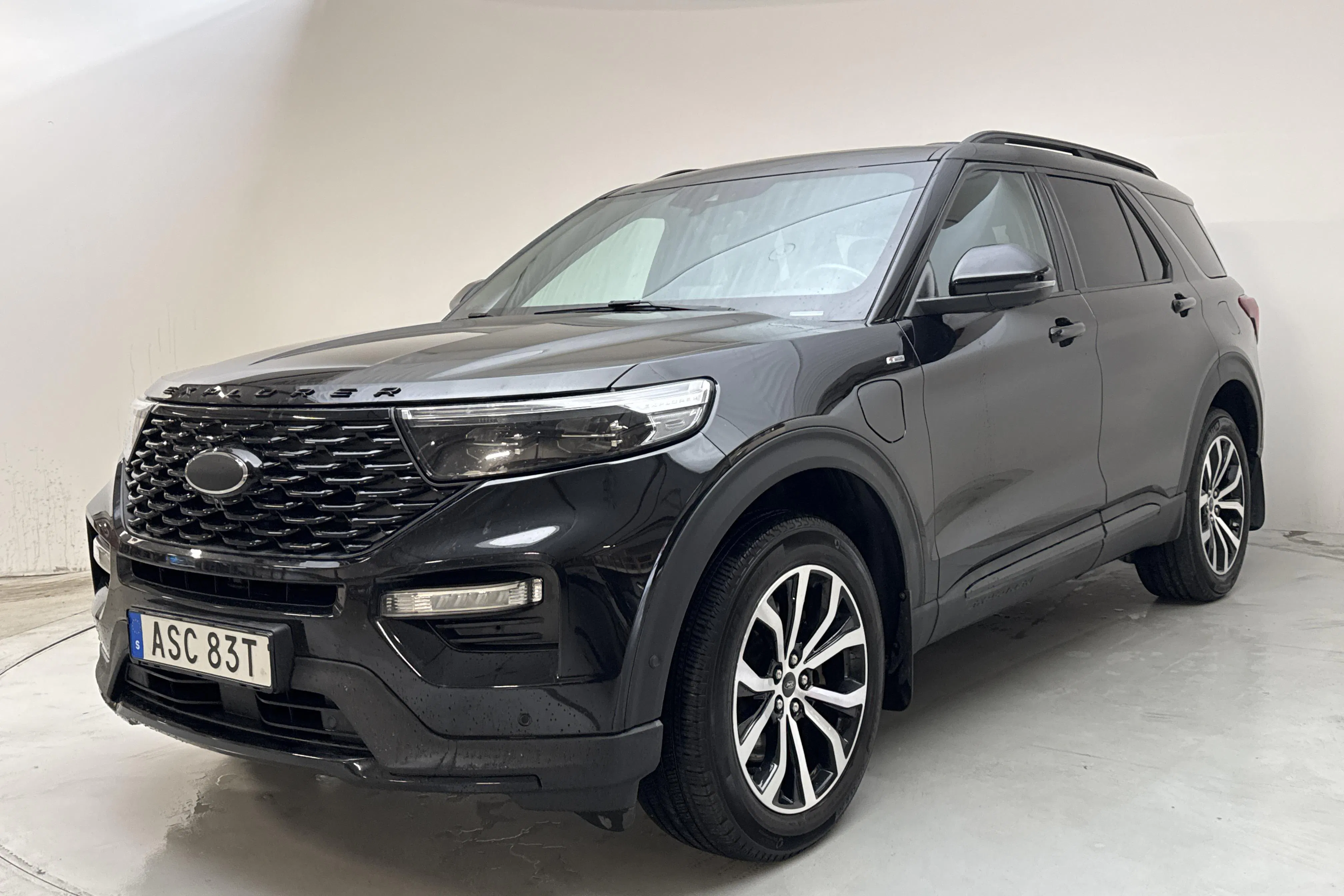 Presentation photo 1 of 19: Ford Explorer 3.0T EcoBoost (457hk) - 122 600 km - Automatic - black - 2023