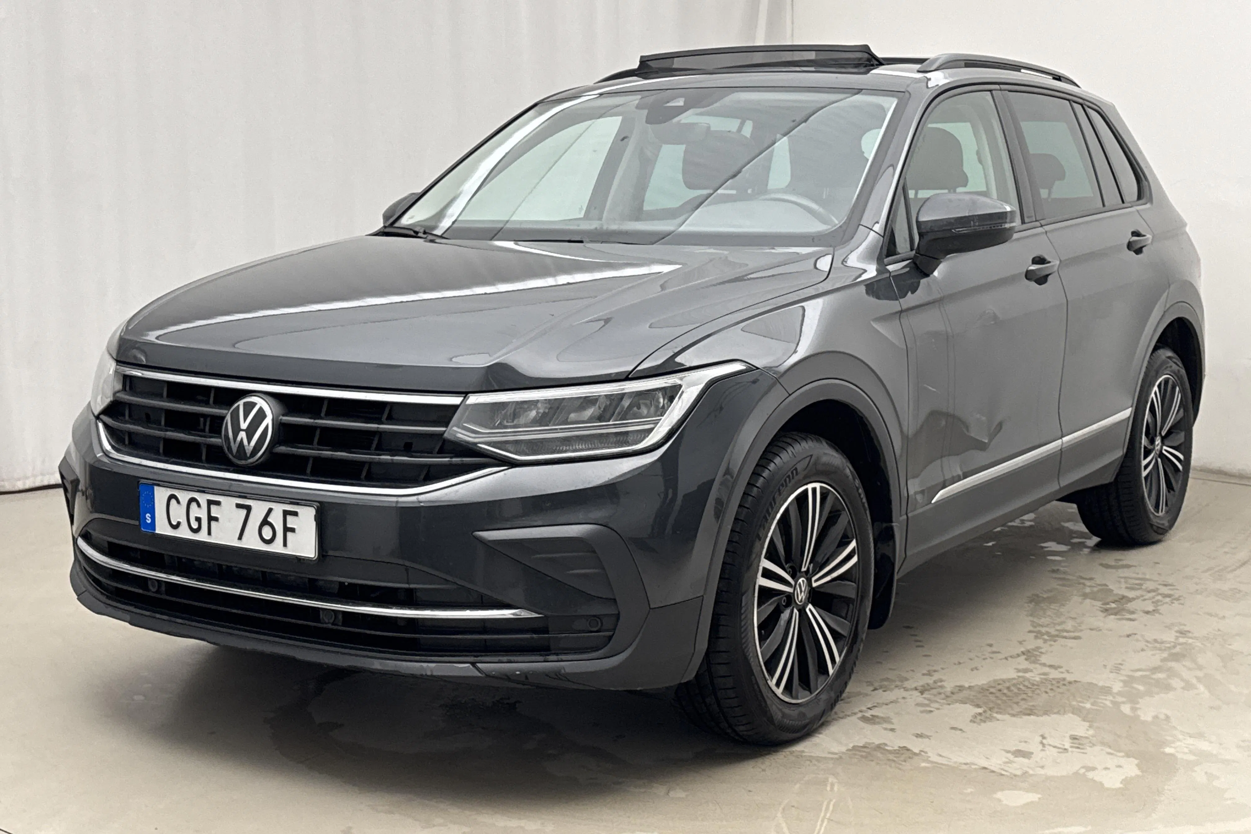 Presentation photo 1 of 21: VW Tiguan 2.0 TDI 4MOTION (150hk) - 197 720 km - Automatic - gray - 2023