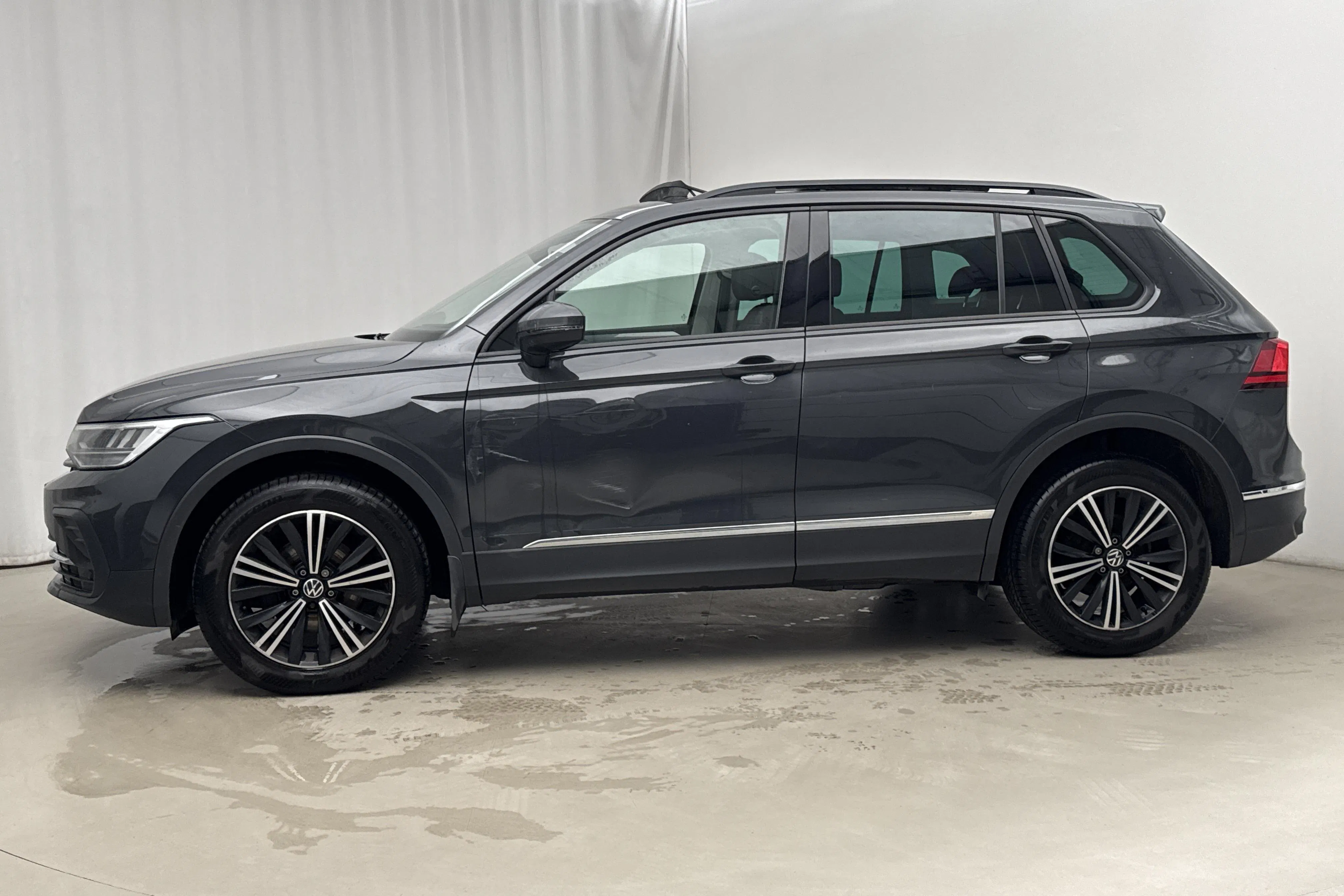 Presentation photo 2 of 21: VW Tiguan 2.0 TDI 4MOTION (150hk) - 197 720 km - Automatic - gray - 2023
