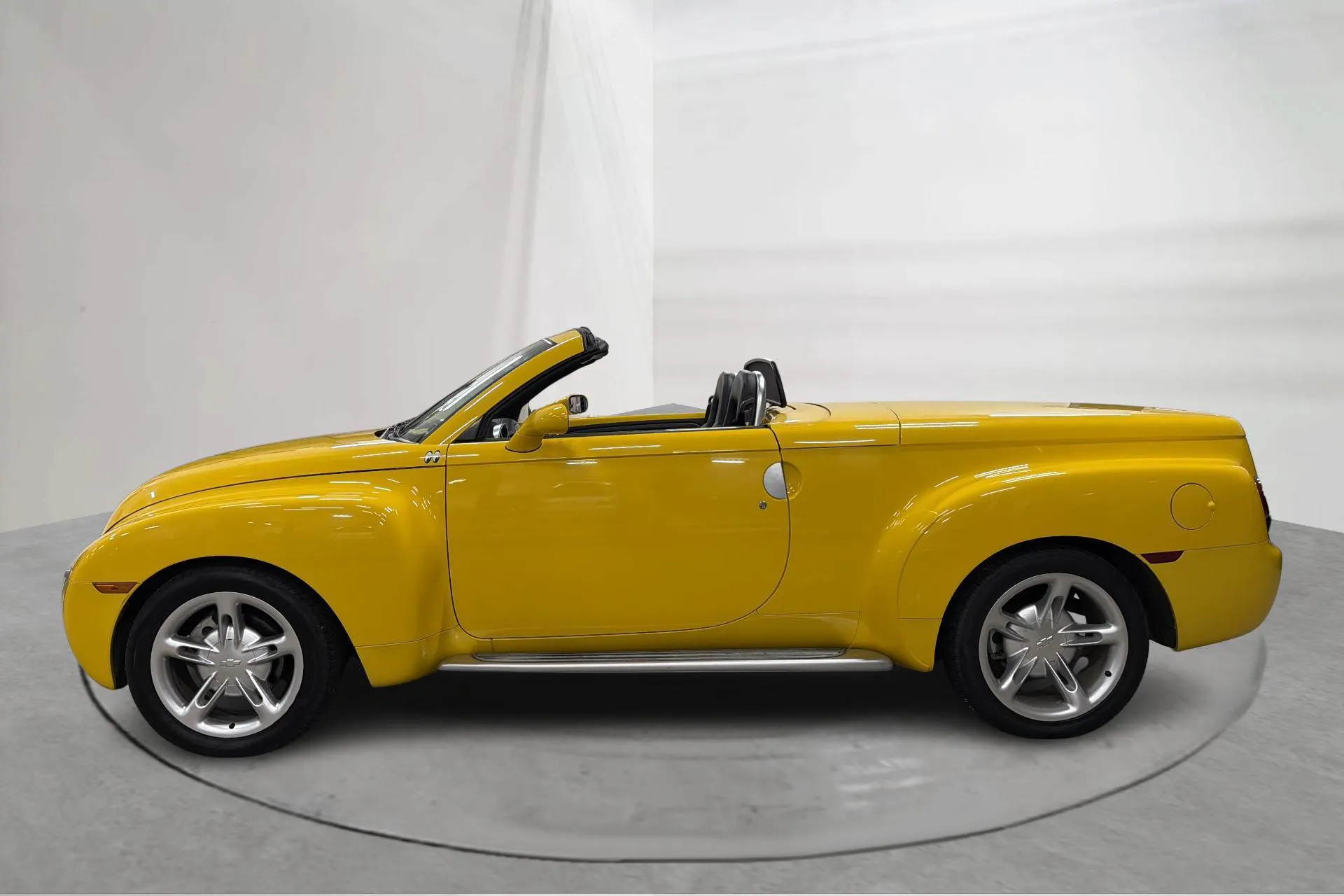 Presentationsfoto 2 av 16: Chevrolet SSR 5.3 V8 (305hk) - 13 029 mil - Automat - gul - 2004