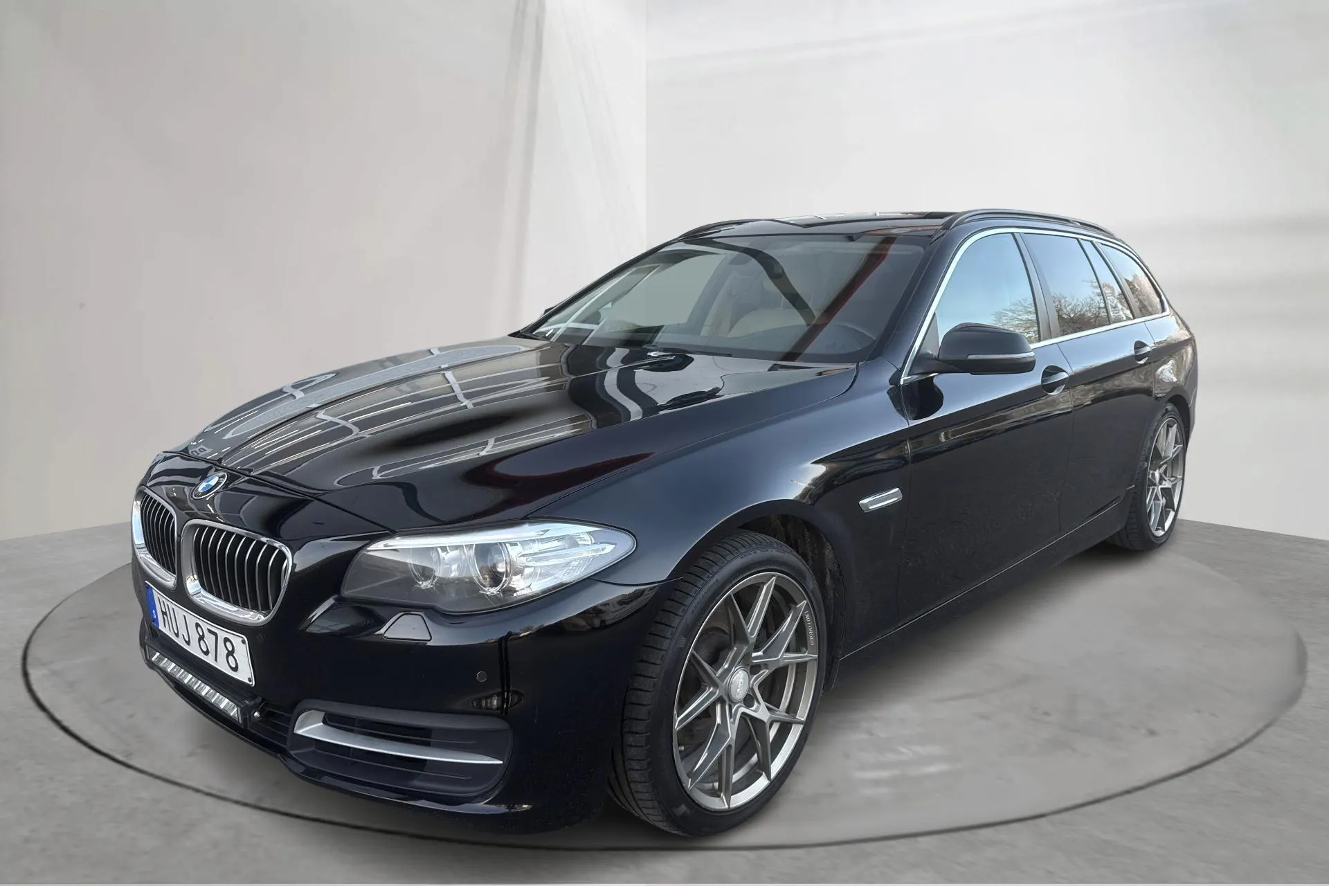 Presentation photo 1 of 16: BMW 520d xDrive Touring, F11 (190hk) - 211 410 km - Automatic - black - 2016