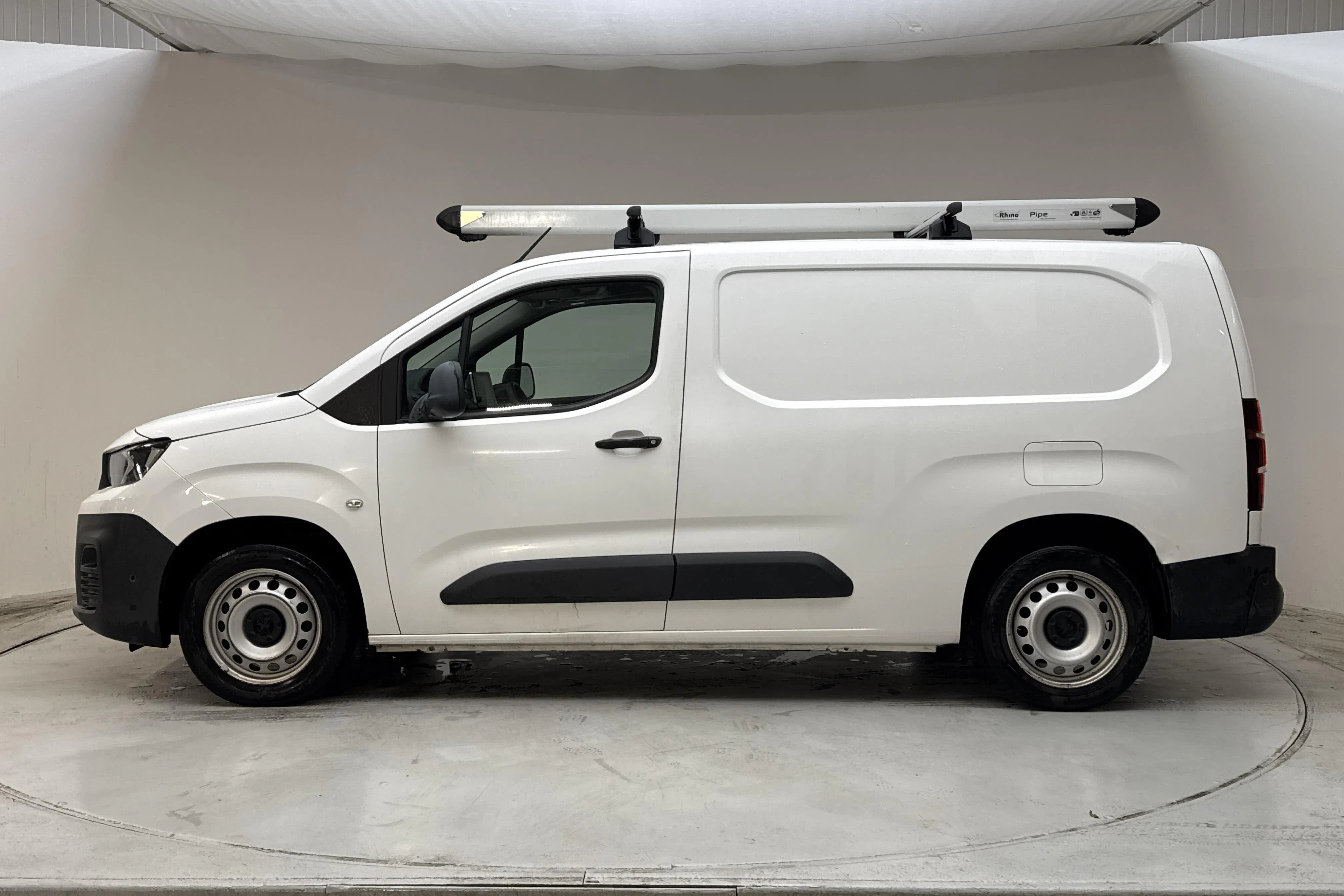 Presentationsfoto 2 av 15: Peugeot Partner 1.5 HDI Skåp (100hk) - 9 161 mil - Manuell - vit - 2019