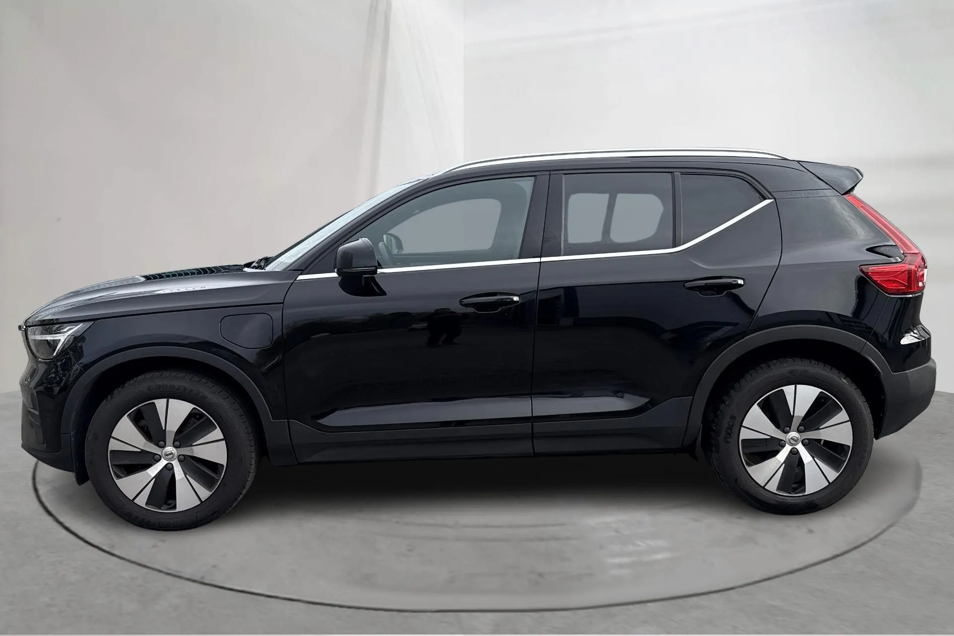 Presentation photo 2 of 19: Volvo XC40 T4 2WD Twin Engine (211hk) - 164 900 km - Automatic - black - 2023