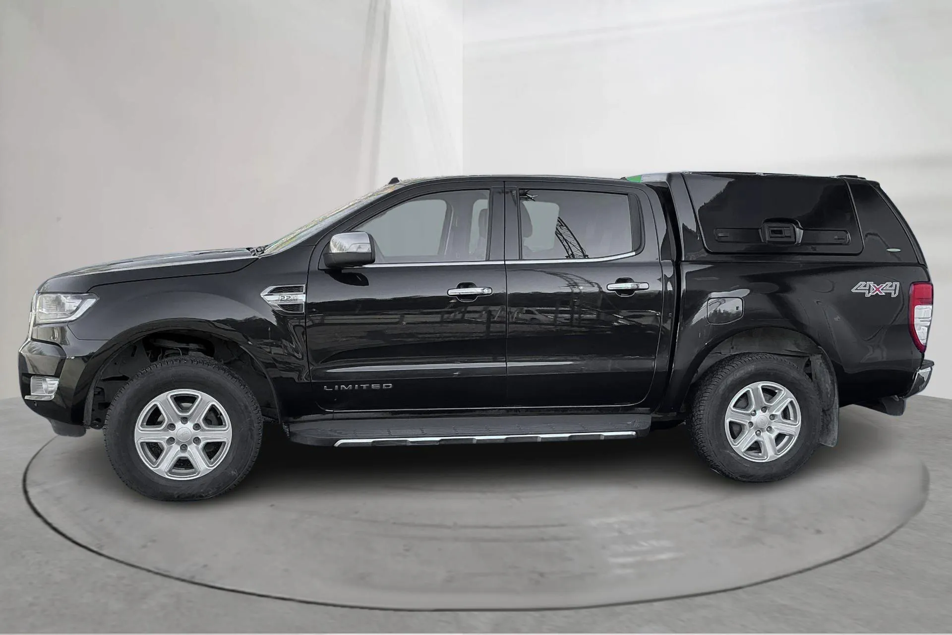 Presentationsfoto 2 av 21: Ford Ranger 2.2 TDCi 4WD (160hk) - 24 845 mil - Automat - svart - 2017