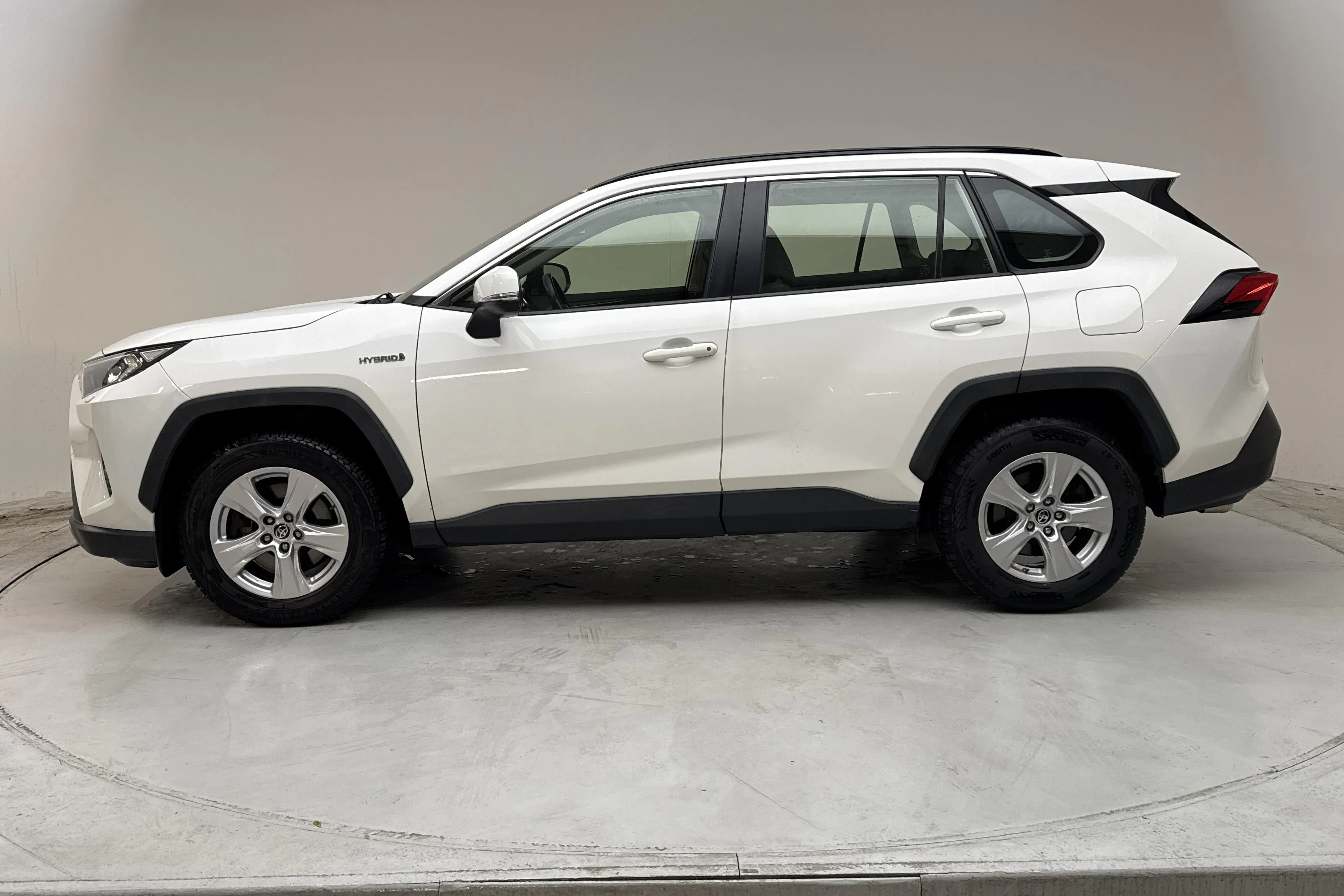 Presentation photo 2 of 12: Toyota RAV4 2.5 HSD AWD (222hk) - 105 160 km - Automatic - white - 2020