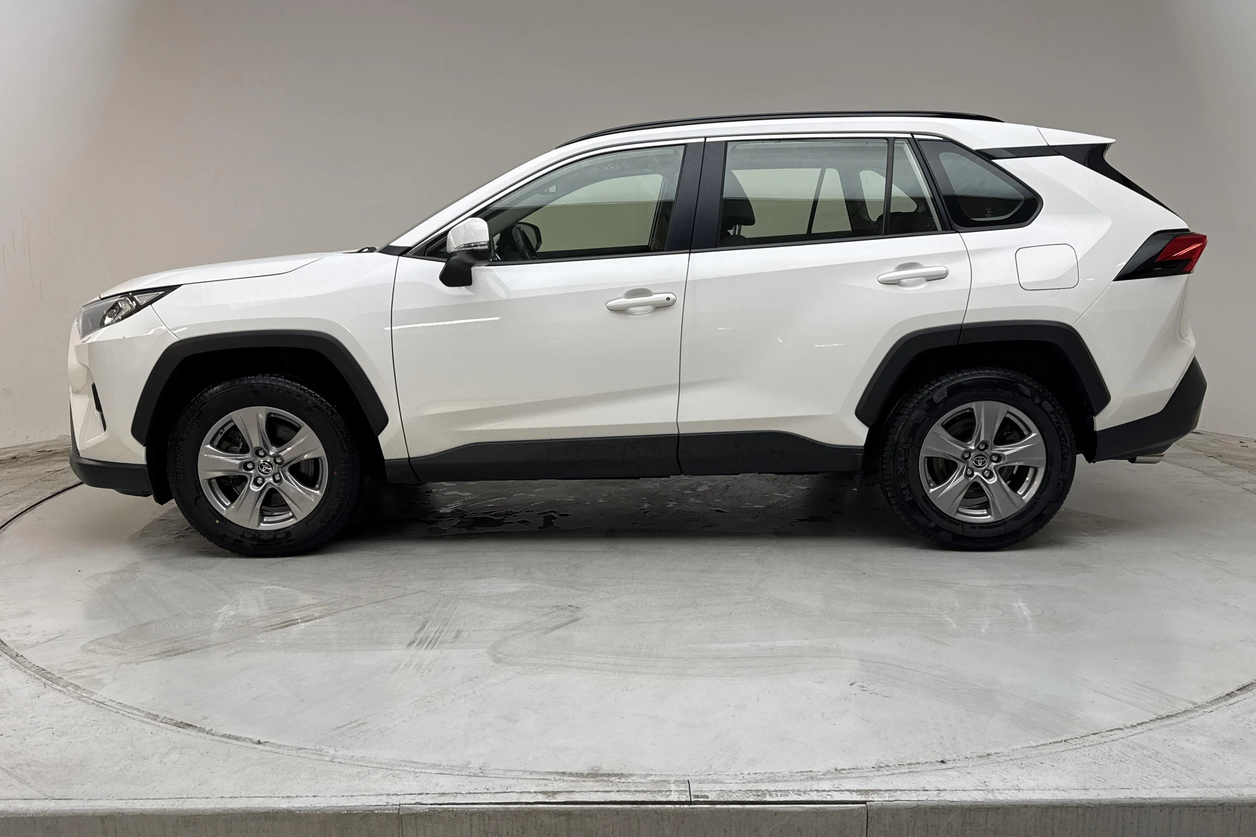 Presentation photo 2 of 13: Toyota RAV4 2.5 HSD AWD (222hk) - 53 800 km - Automatic - white - 2022