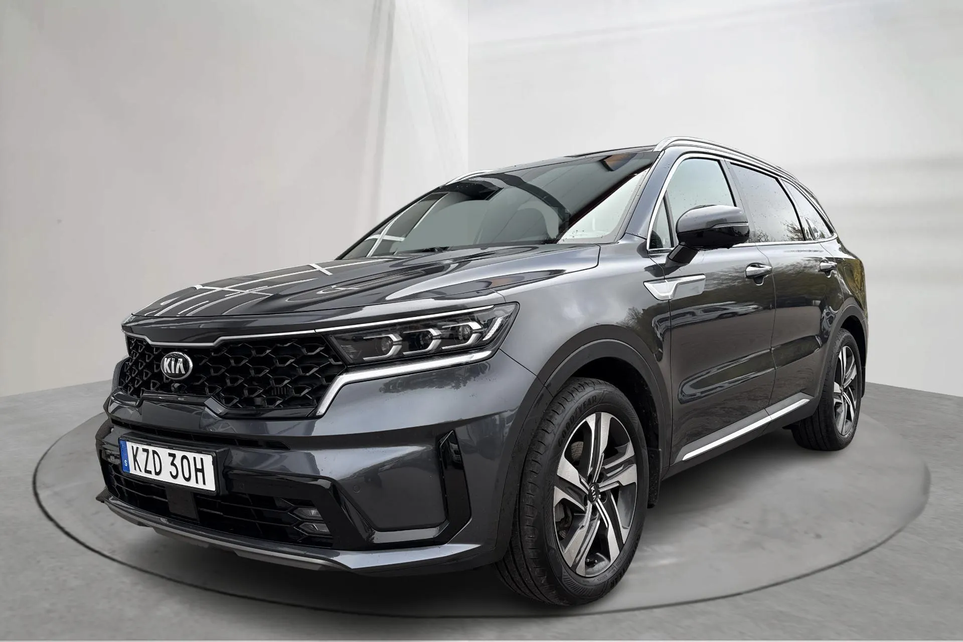 Presentation photo 1 of 22: KIA Sorento 1.6 T-GDi Plug-in Hybrid AWD (265hk) - 114 420 km - Automatic - gray - 2021