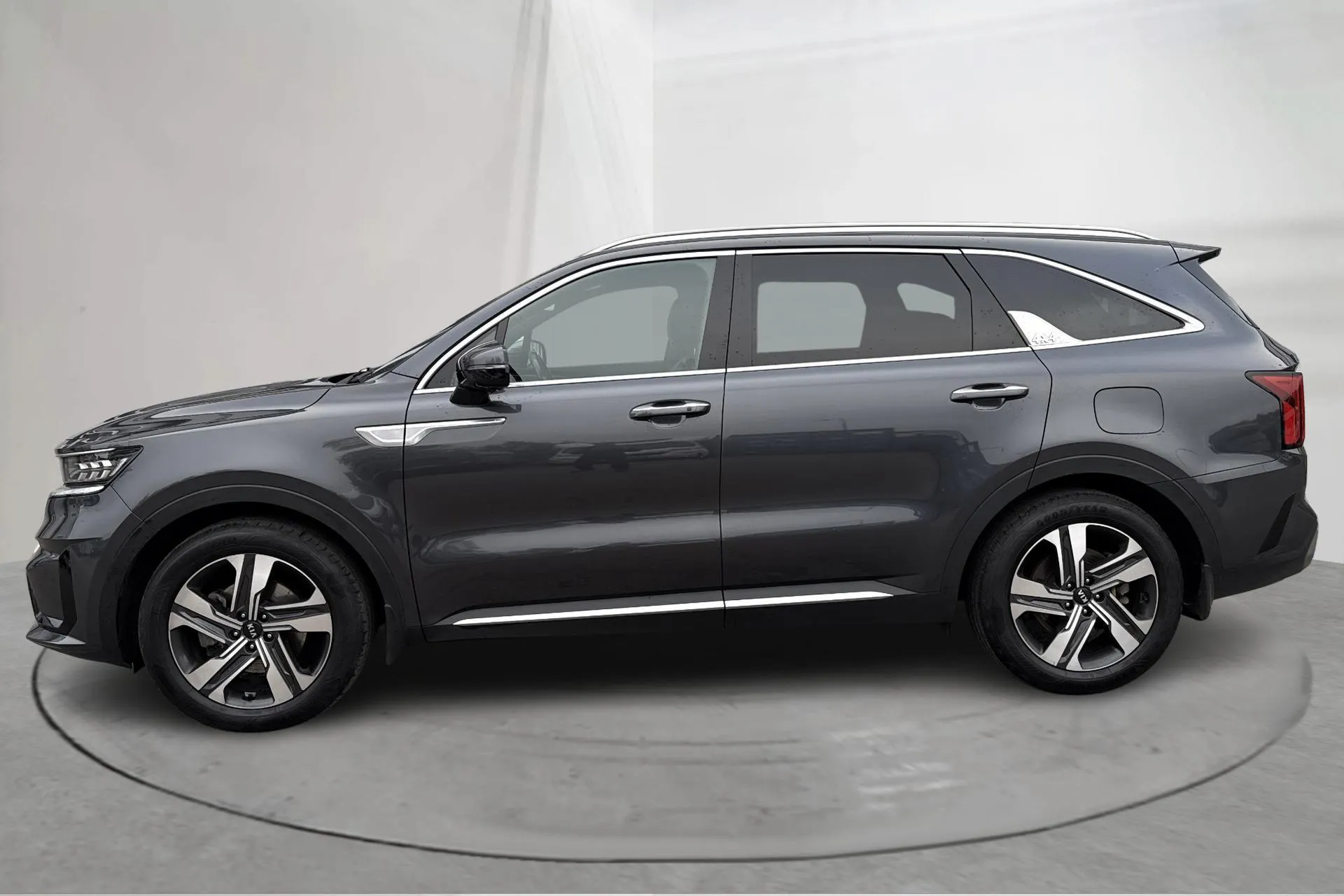Presentation photo 2 of 22: KIA Sorento 1.6 T-GDi Plug-in Hybrid AWD (265hk) - 114 420 km - Automatic - gray - 2021