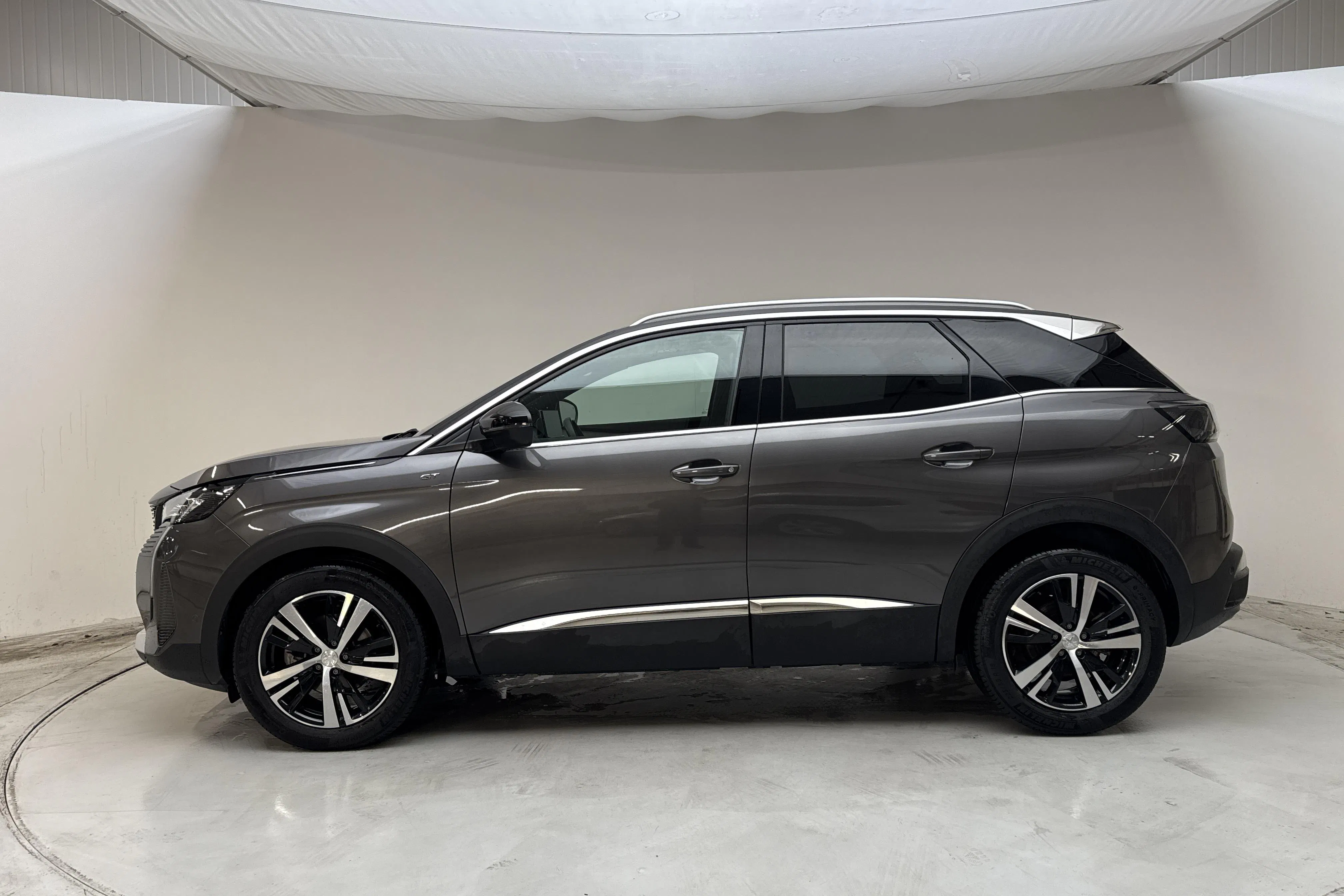 Presentationsfoto 2 av 13: Peugeot 3008 1.2 PureTech (130hk) - 1 581 mil - Automat - grå - 2024