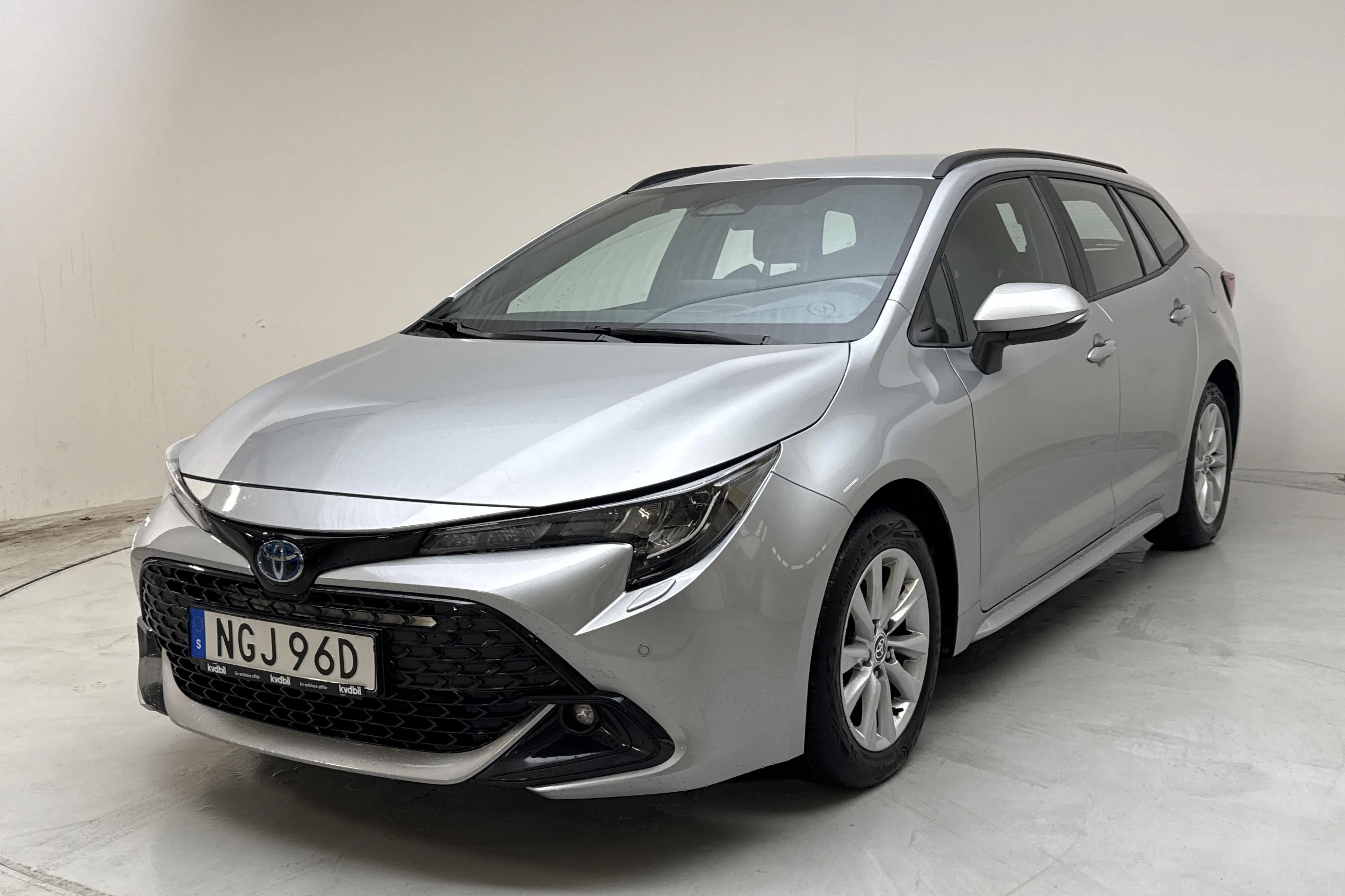 Presentation photo 1 of 13: Toyota Corolla 1.8 Hybrid Touring Sports (140hk) - 59 770 km - Automatic - silver - 2024