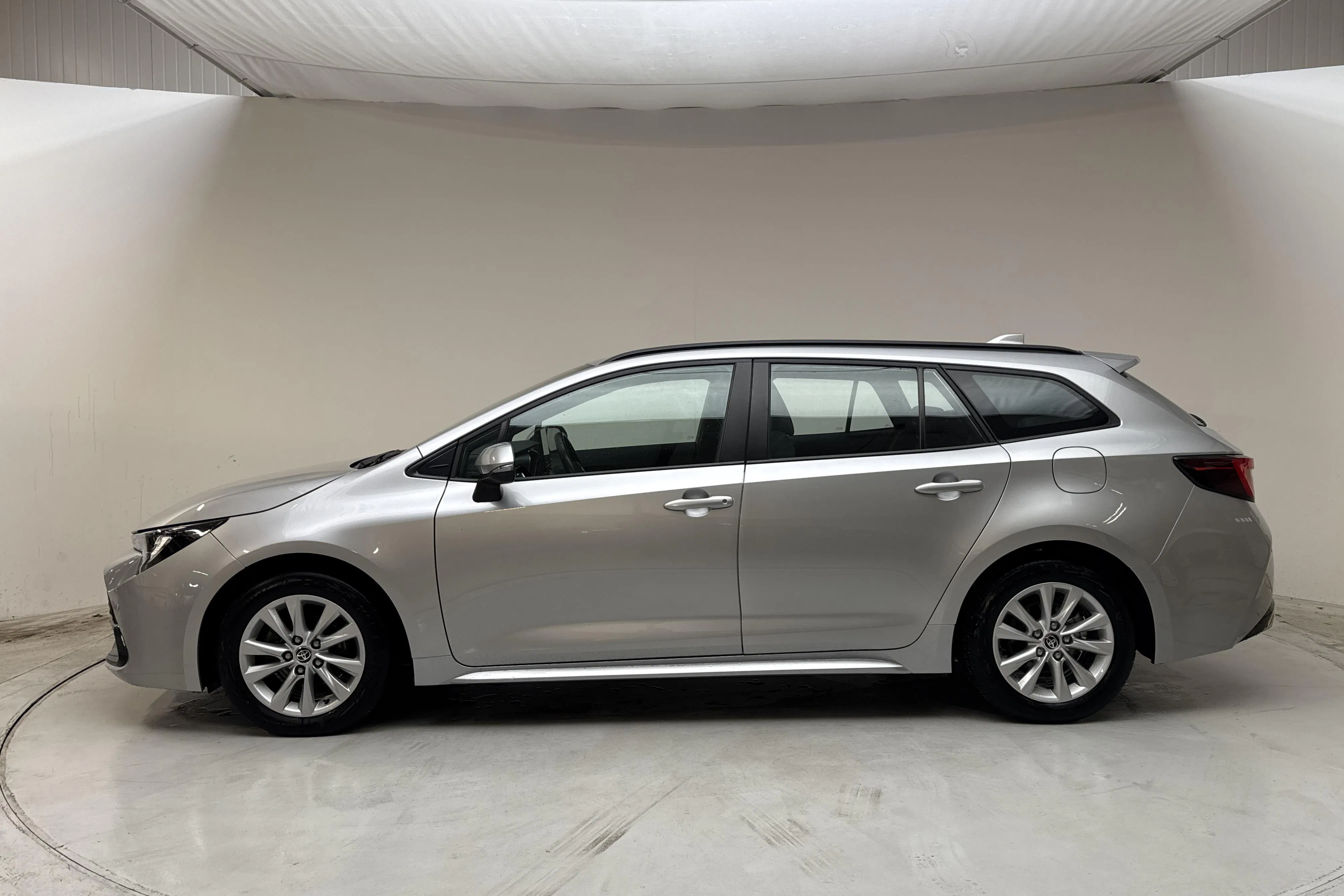 Presentation photo 2 of 13: Toyota Corolla 1.8 Hybrid Touring Sports (140hk) - 59 770 km - Automatic - silver - 2024
