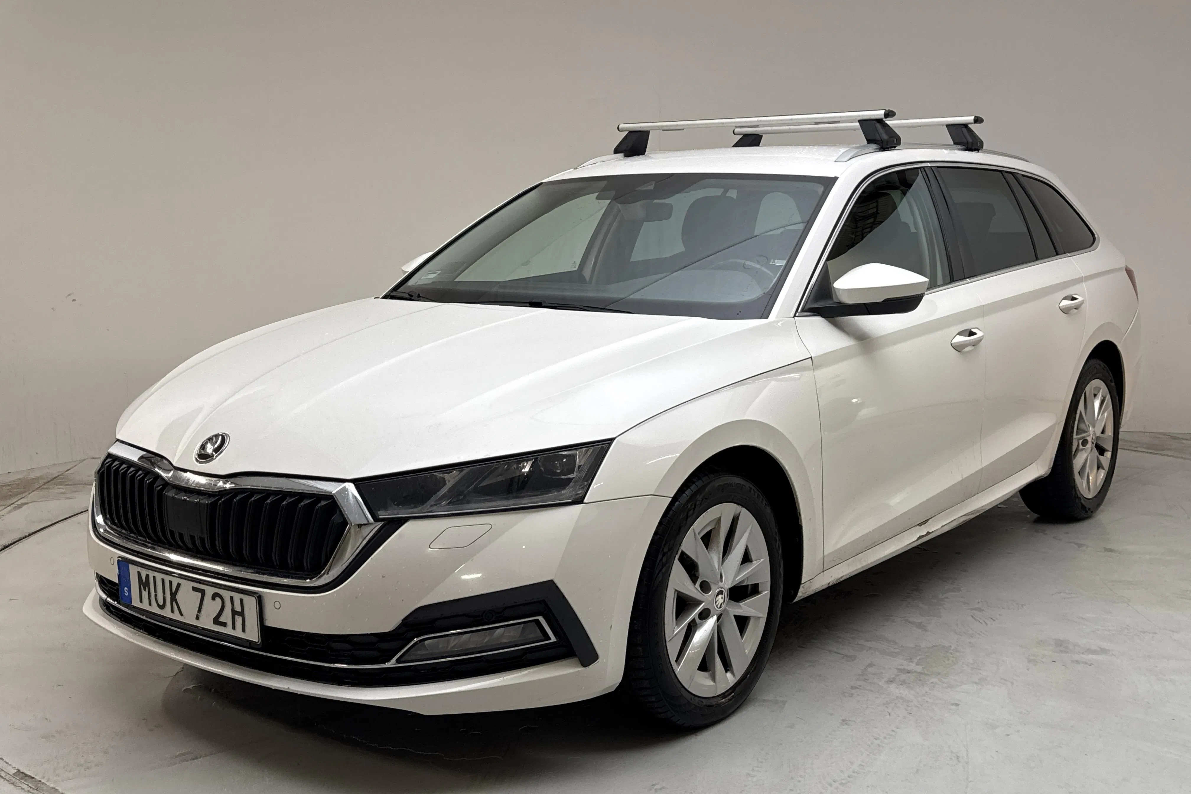 Presentationsfoto 1 av 14: Skoda Octavia 2.0 TDI Combi (150hk) - 21 971 mil - Automat - vit - 2022