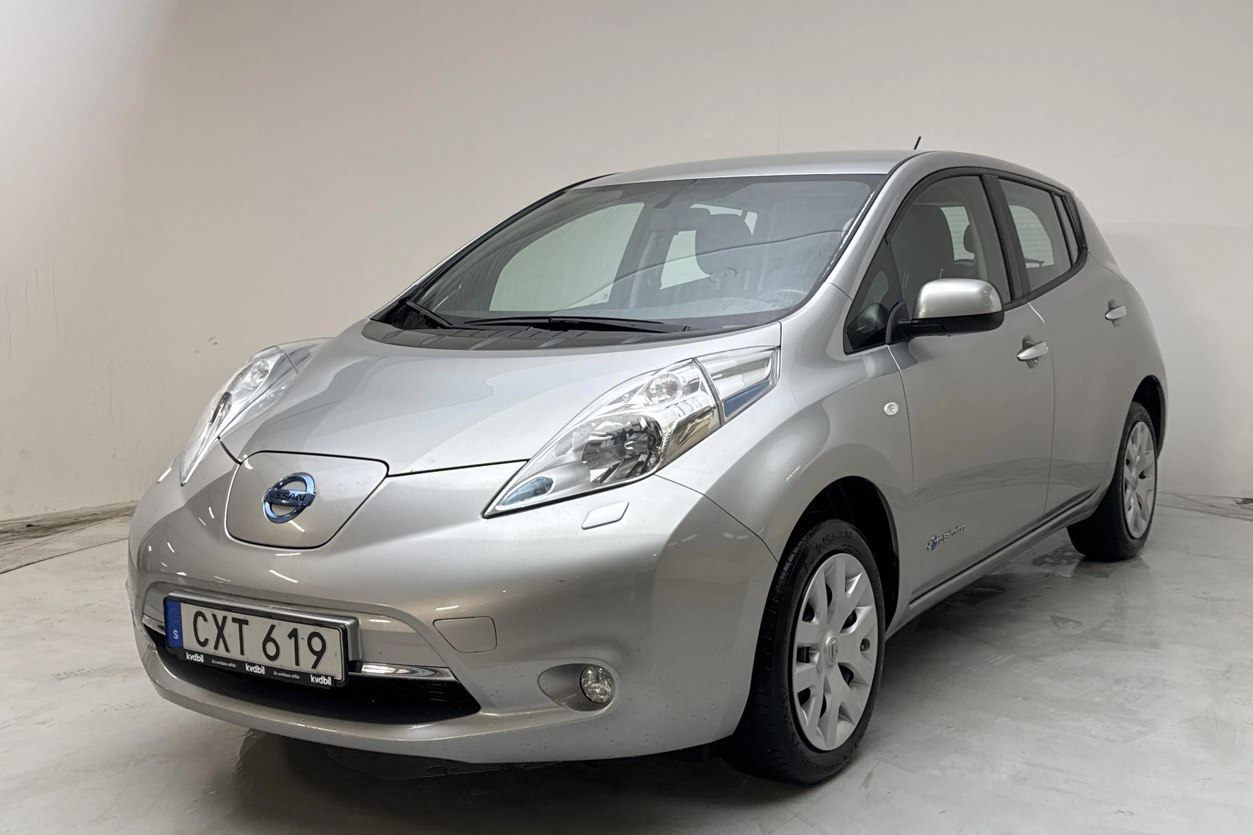 Presentationsfoto 1 av 14: Nissan LEAF 5dr 24kWh (109hk) - 9 290 mil - Automat - silver - 2015
