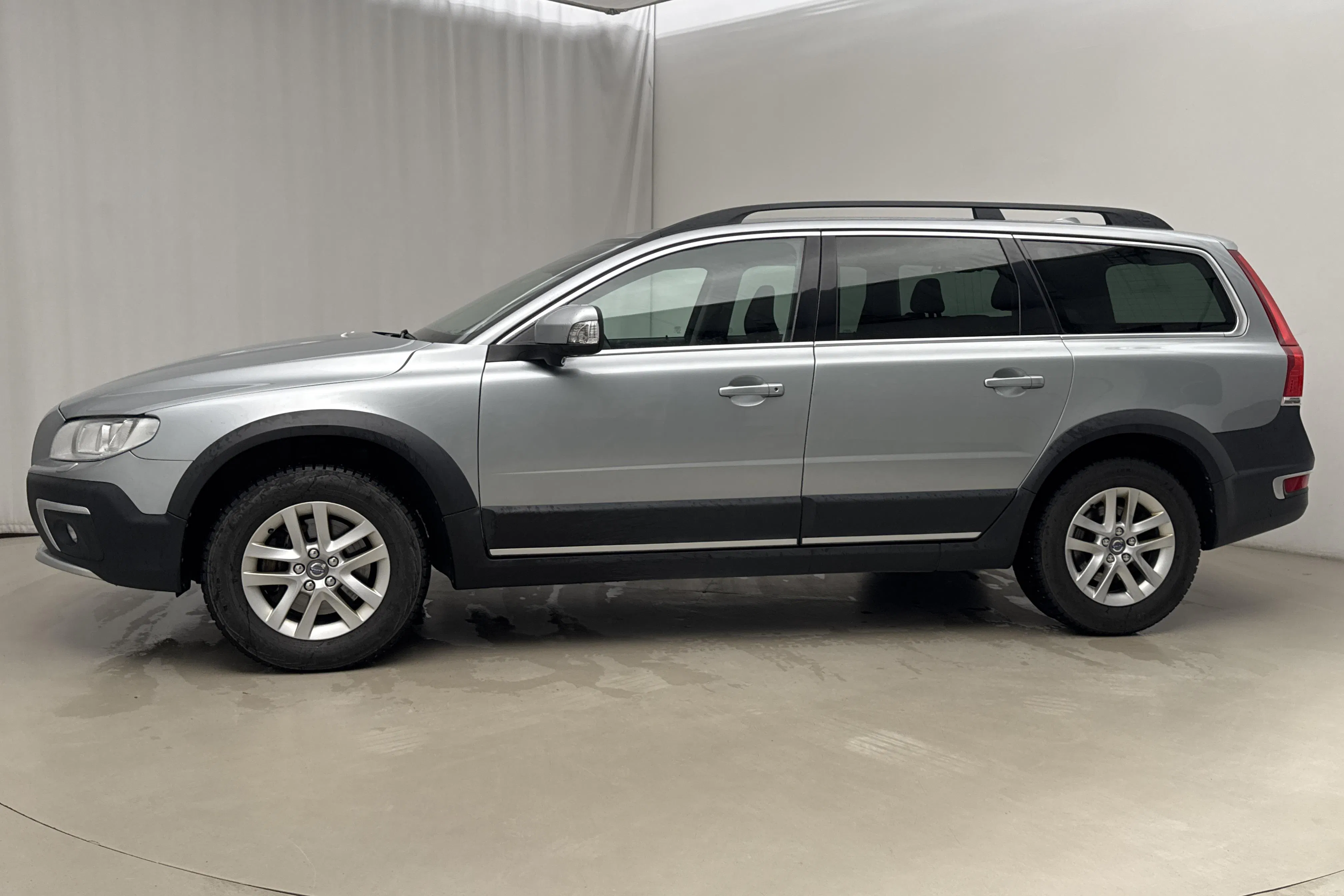 Presentationsfoto 2 av 18: Volvo XC70 II D4 2WD (181hk) - 19 930 mil - Automat - silver - 2015