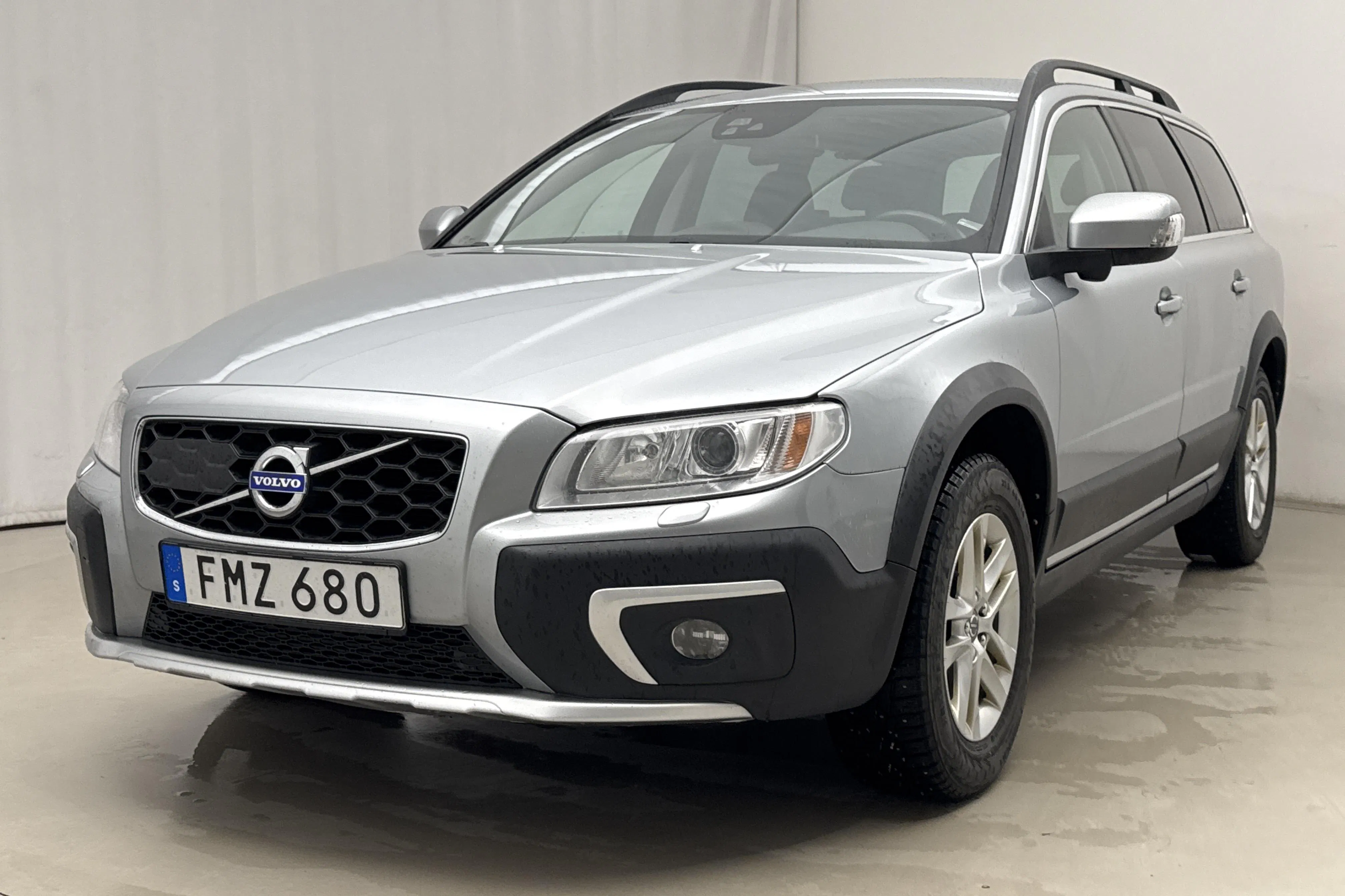 Presentationsfoto 1 av 18: Volvo XC70 II D4 2WD (181hk) - 19 930 mil - Automat - silver - 2015