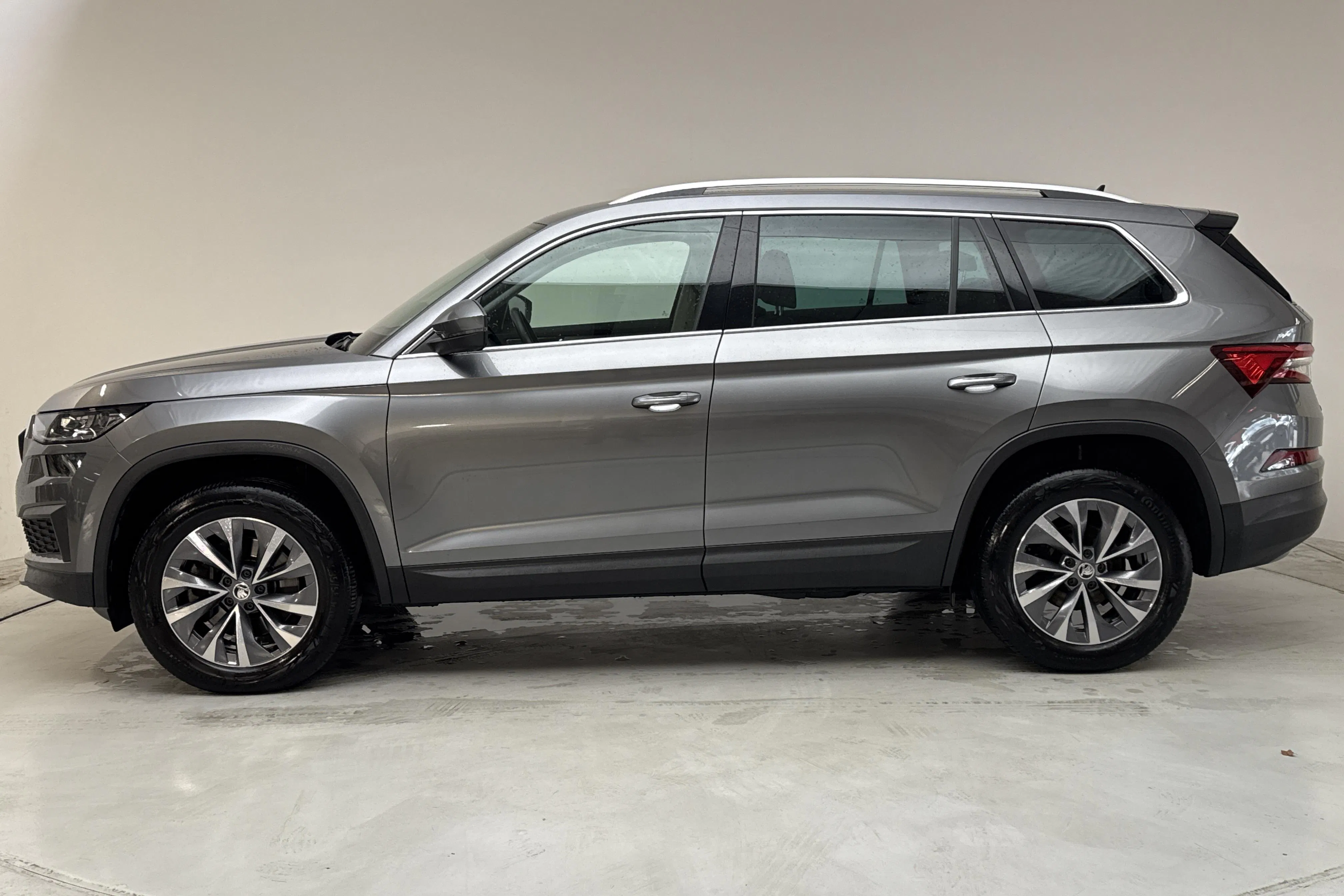 Presentation photo 2 of 13: Skoda Kodiaq 2.0 TDI 4X4 (200hk) - 75 770 km - Automatic - gray - 2023