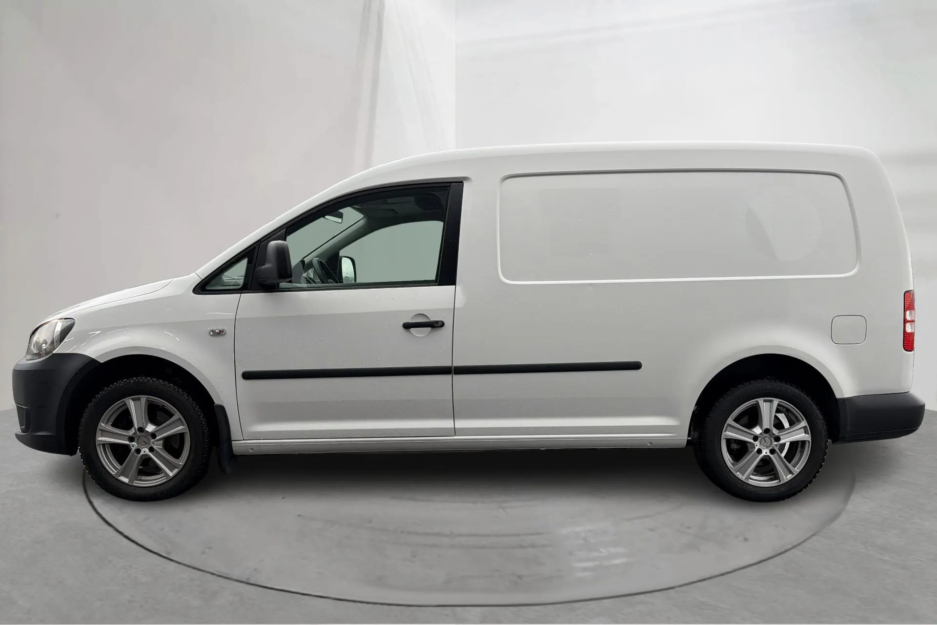 Presentation photo 2 of 14: VW Caddy 1.6 TDI Maxi Skåp (102hk) - 158 980 km - Automatic - white - 2015