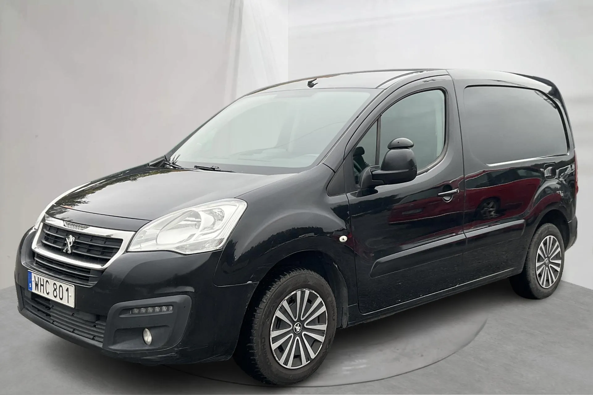 Presentationsfoto 1 av 14: Peugeot Partner 1.6 BlueHDI Skåp (100hk) - 22 580 mil - Manuell - svart - 2016