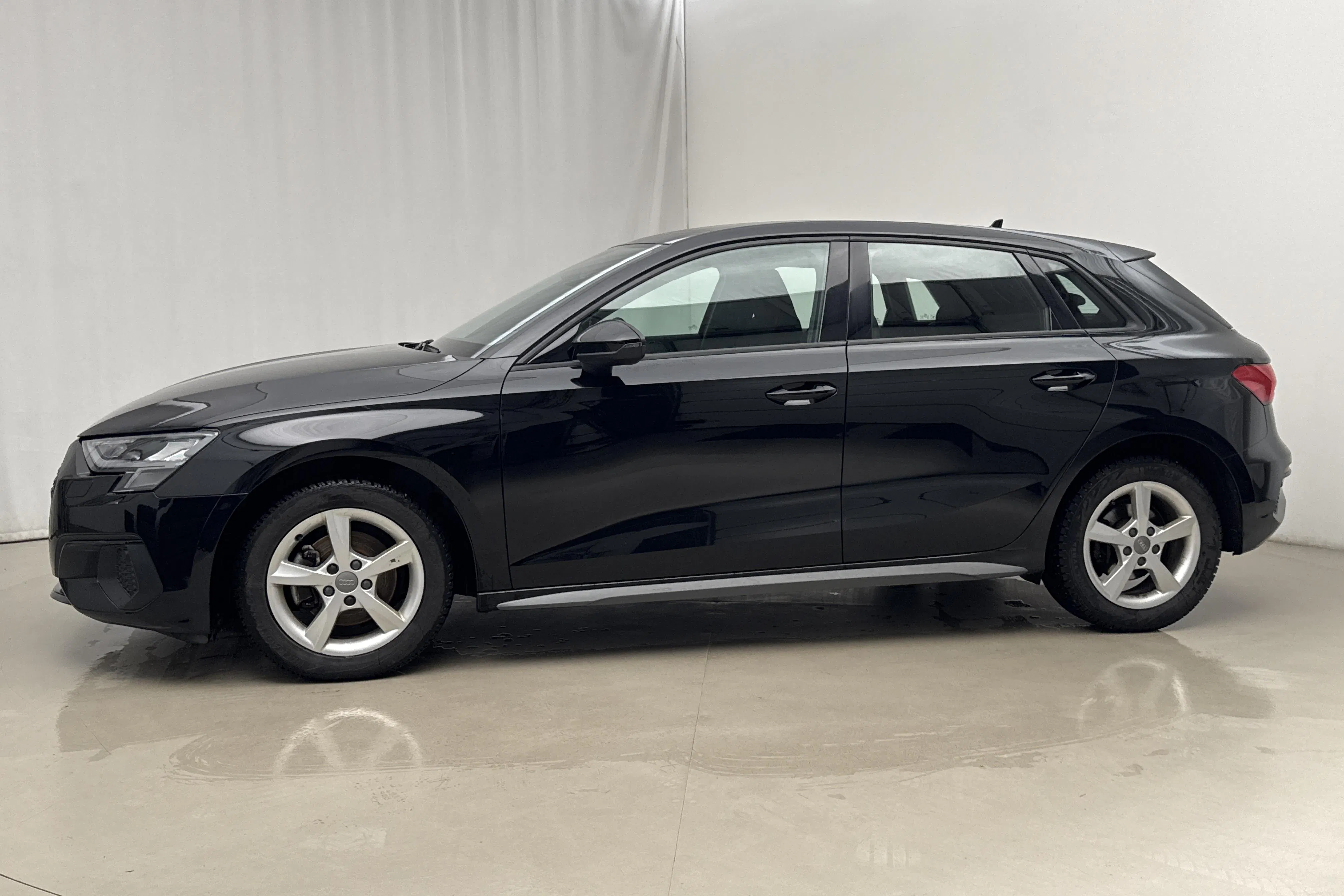 Presentationsfoto 2 av 18: Audi A3 Sportback 35 TFSI (150hk) - 6 002 mil - Automat - svart - 2022