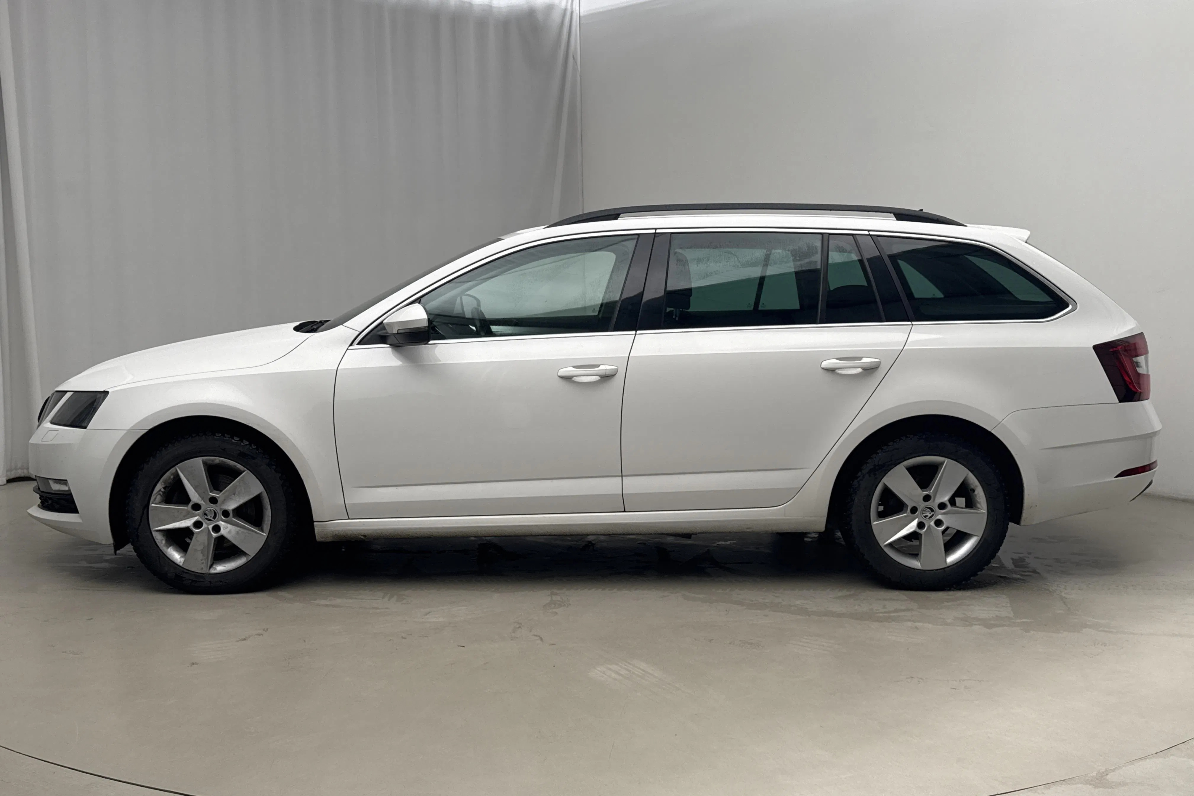 Presentationsfoto 2 av 15: Skoda Octavia III 1.0 TSI Combi (115hk) - 14 572 mil - Manuell - vit - 2018