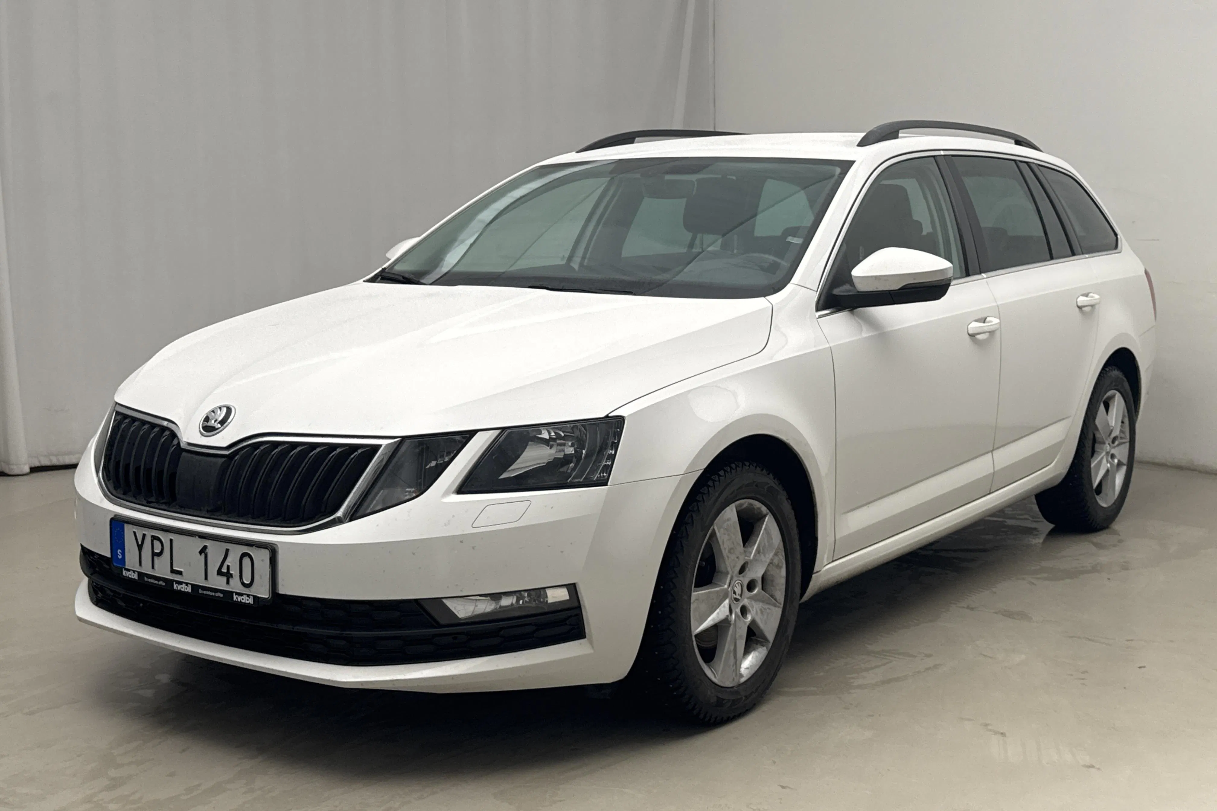 Presentationsfoto 1 av 15: Skoda Octavia III 1.0 TSI Combi (115hk) - 14 572 mil - Manuell - vit - 2018