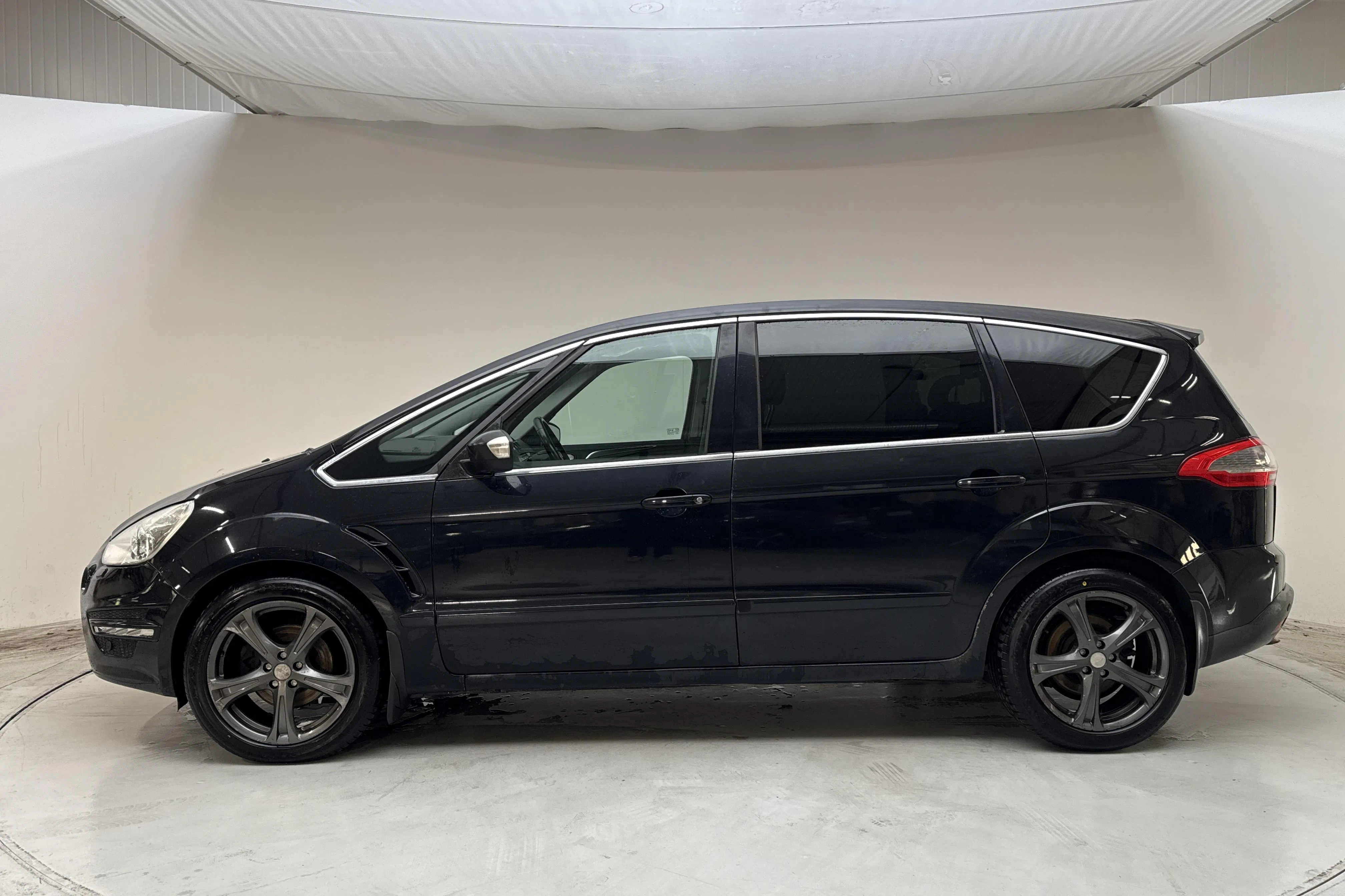 Presentationsfoto 2 av 15: Ford S-MAX 2.0 Duratorq TDCi (163hk) - 26 107 mil - Automat - svart - 2014