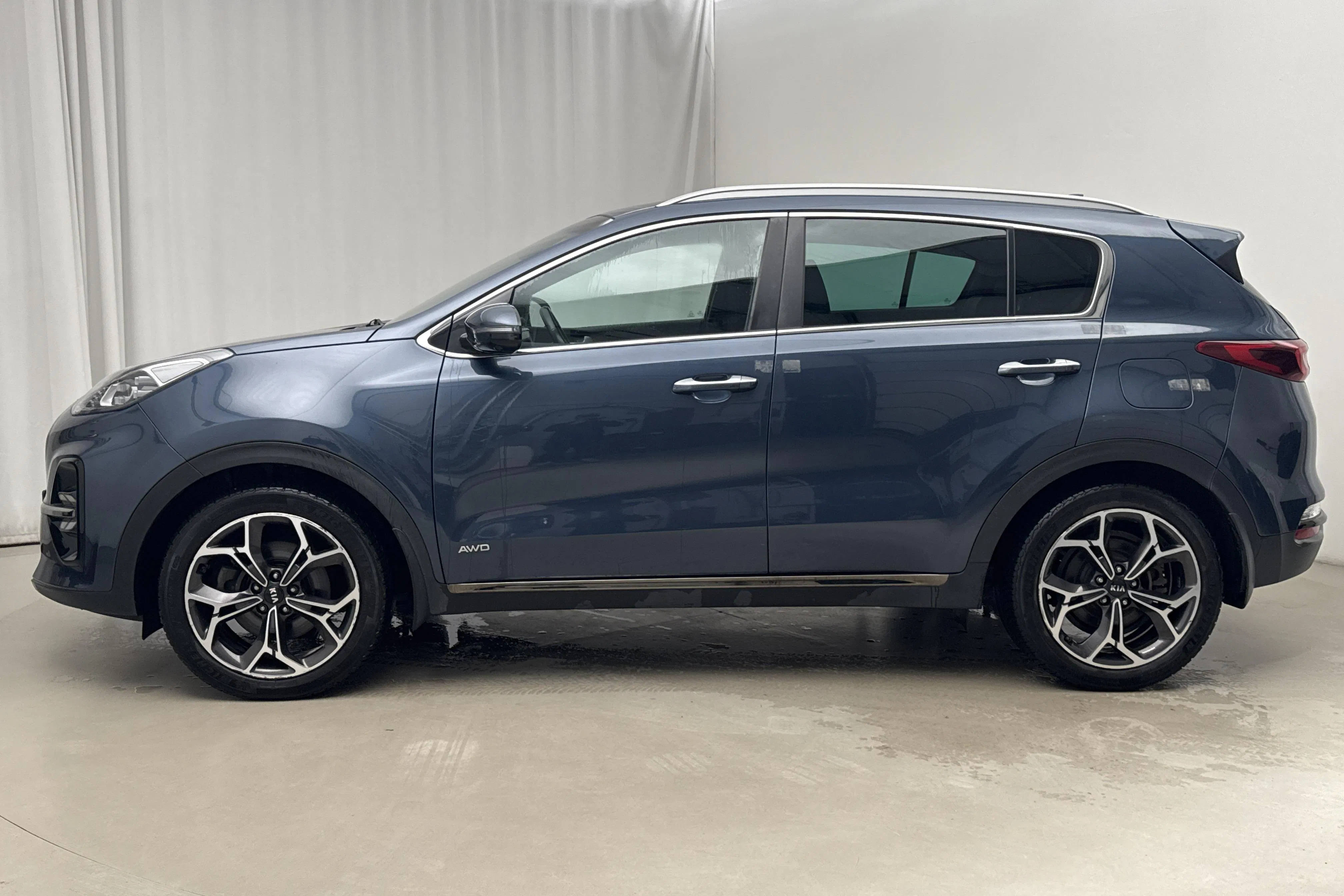 Presentationsfoto 2 av 16: KIA Sportage 1.6 T-GDI AWD (177hk) - 5 140 mil - Automat - blå - 2019