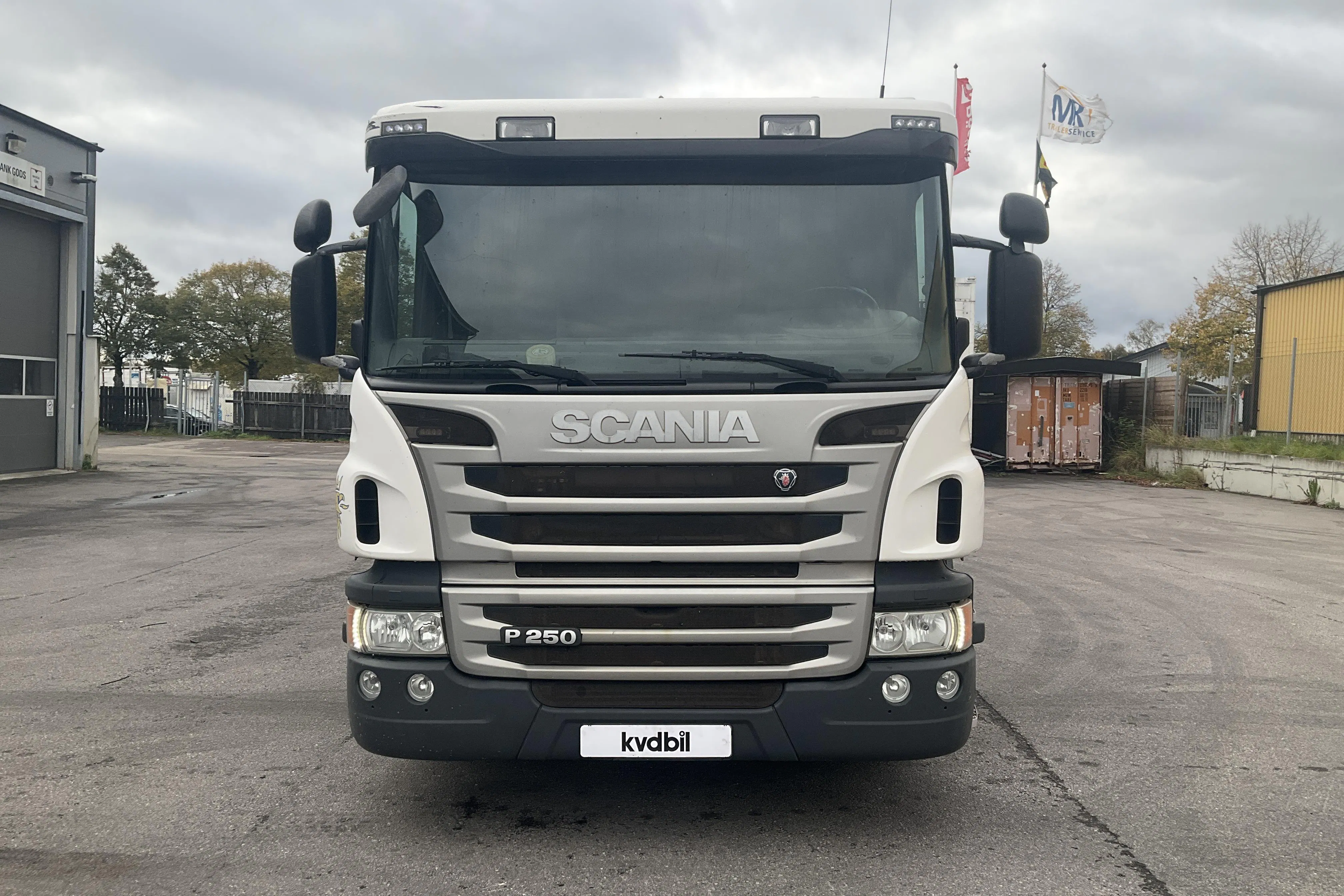 Presentationsfoto 2 av 44: Scania P250 - 321 089 km - Automat - vit - 2015