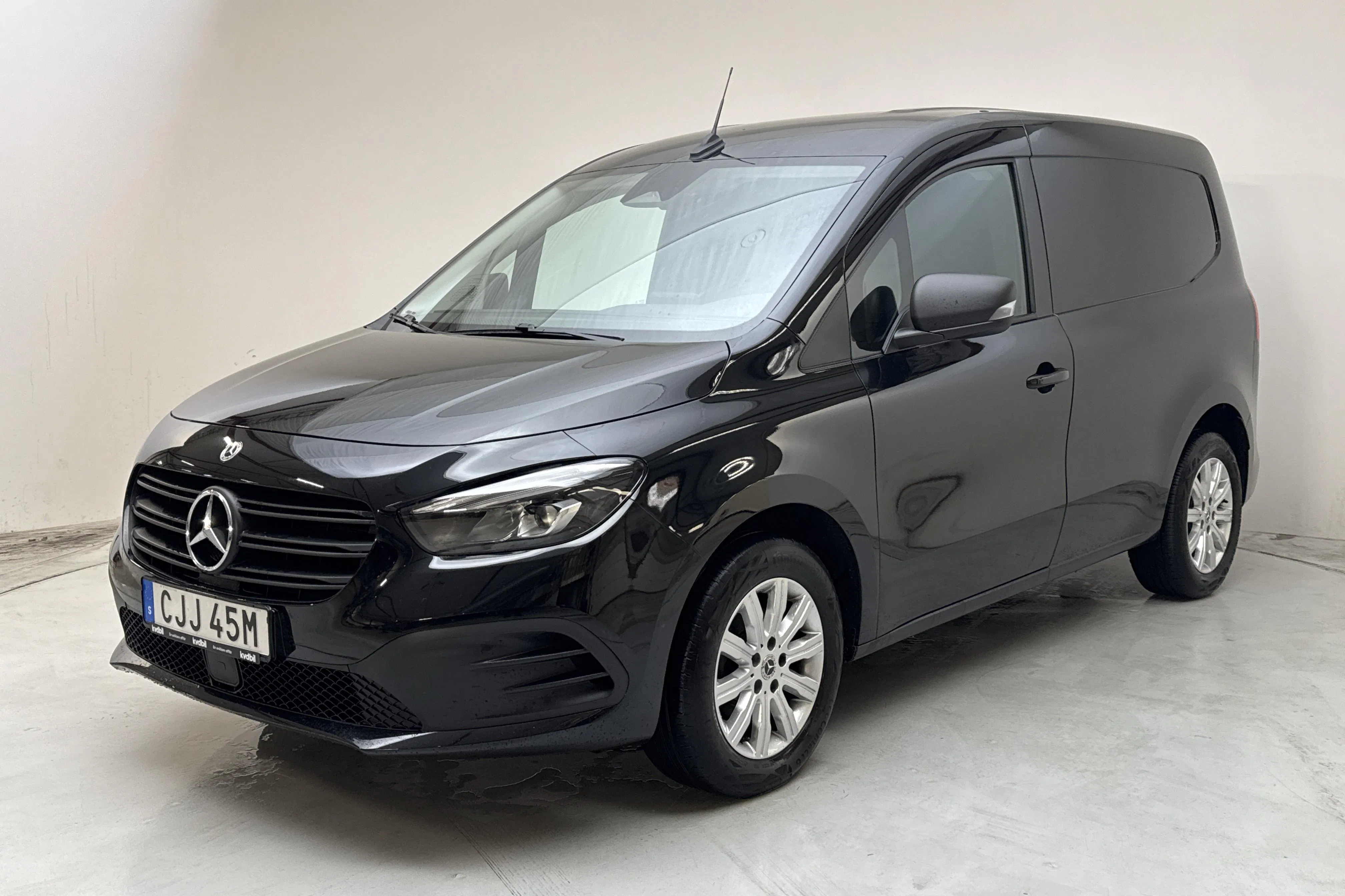 Presentation photo 1 of 13: Mercedes Citan 110 1.5 CDI (95hk) - 49 350 km - Manual - black - 2023