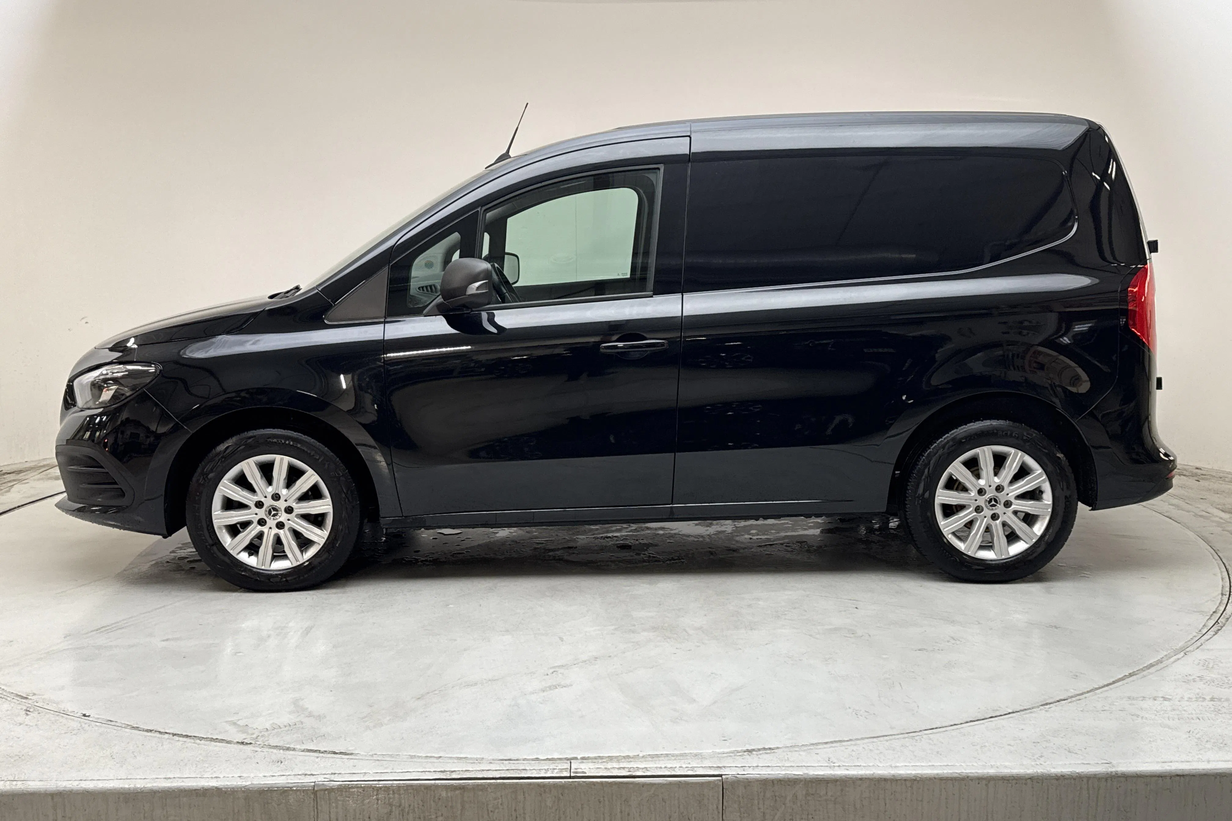 Presentation photo 2 of 13: Mercedes Citan 110 1.5 CDI (95hk) - 49 350 km - Manual - black - 2023