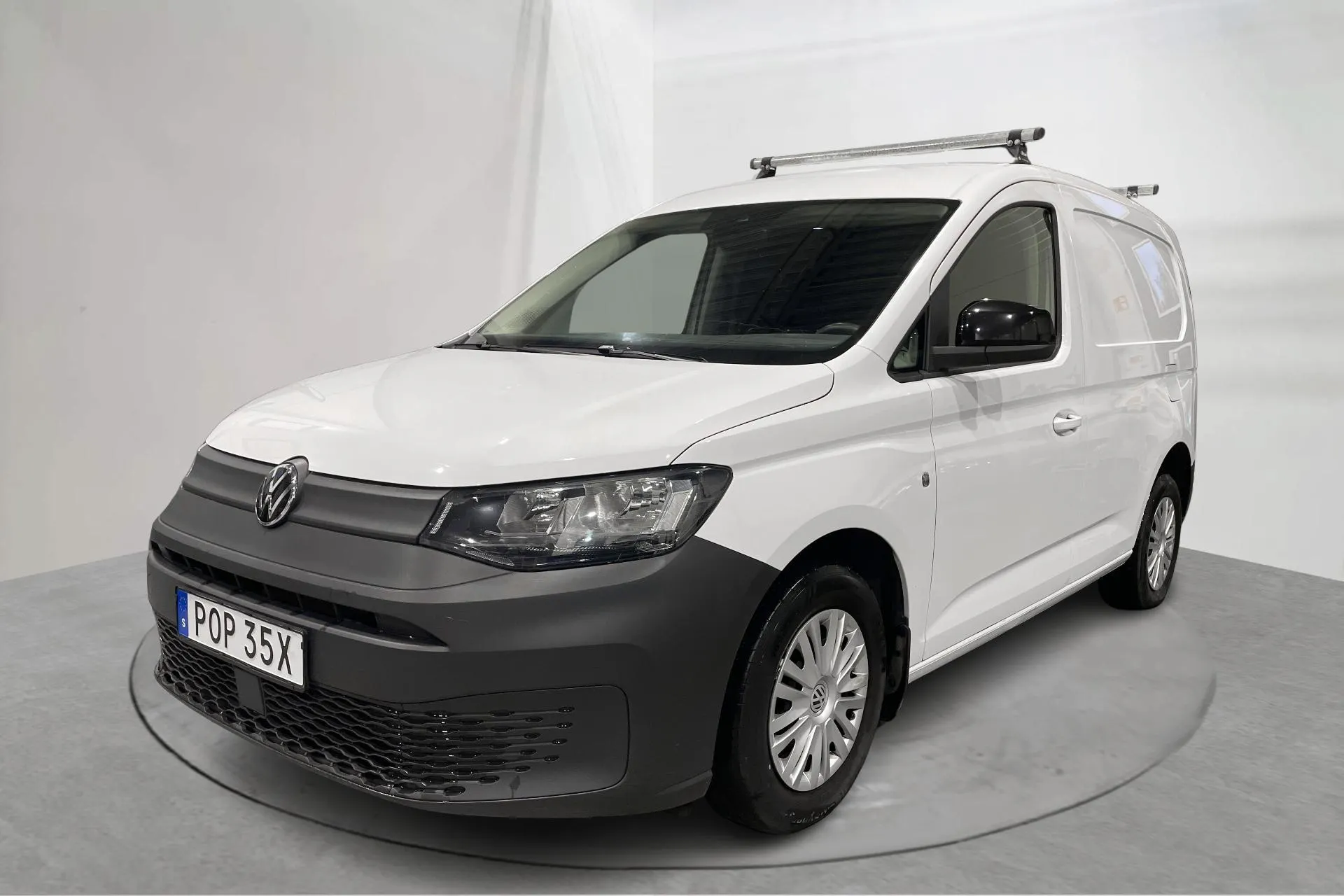 Presentationsfoto 1 av 16: VW Caddy Cargo 2.0 TDI Skåp (75hk) - 4 251 mil - Manuell - vit - 2022