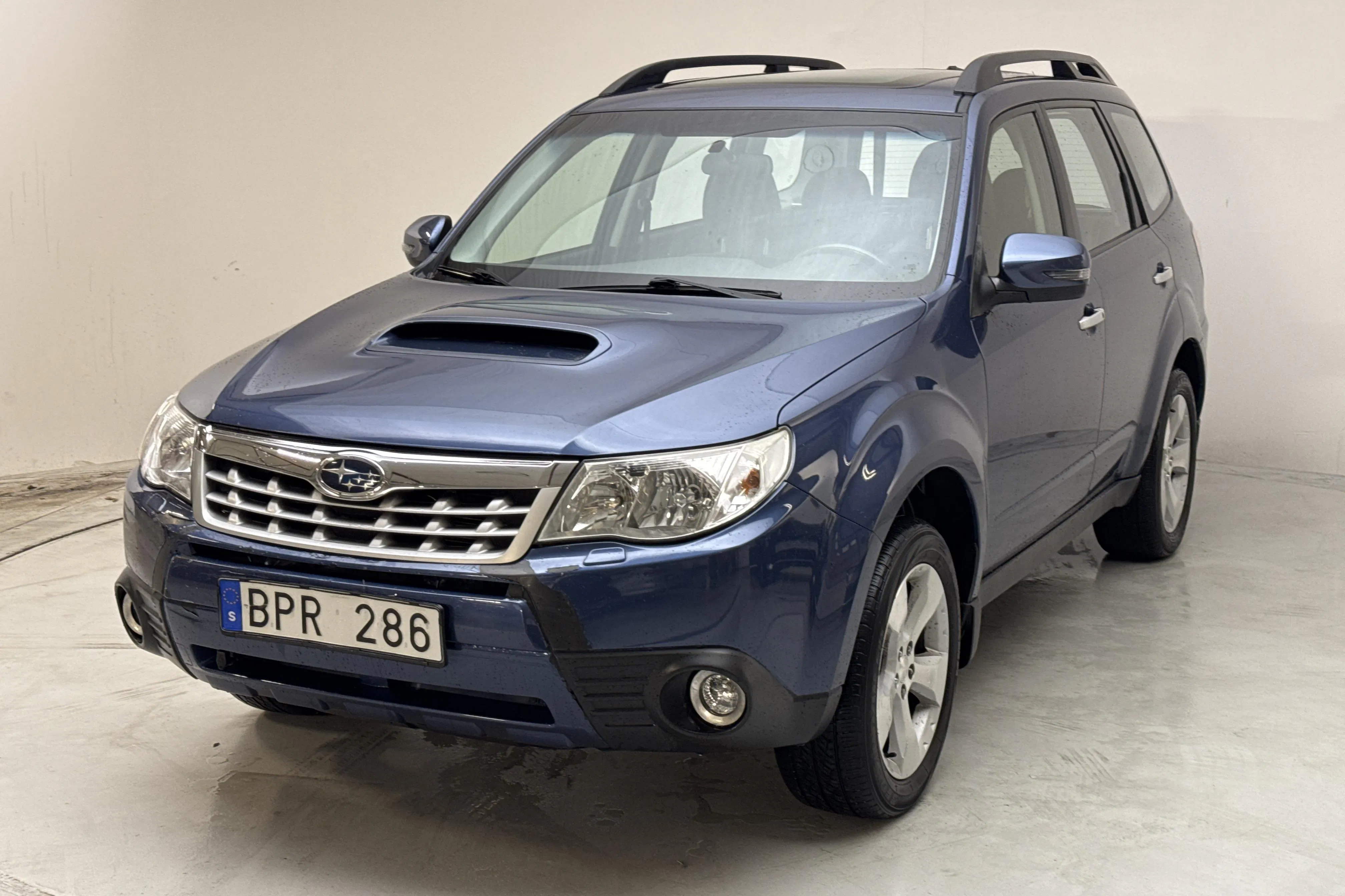 Presentationsfoto 1 av 14: Subaru Forester 2.0D (147hk) - 8 532 mil - Manuell - Mörkblå - 2011