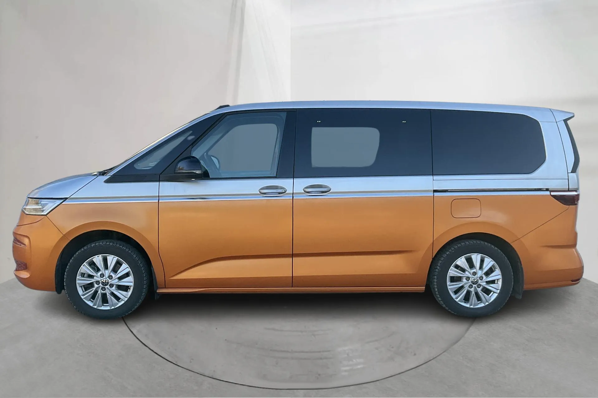 Presentationsfoto 2 av 20: VW Multivan T7 1.4 eHybrid (218hk) - 3 949 mil - Automat - 2022
