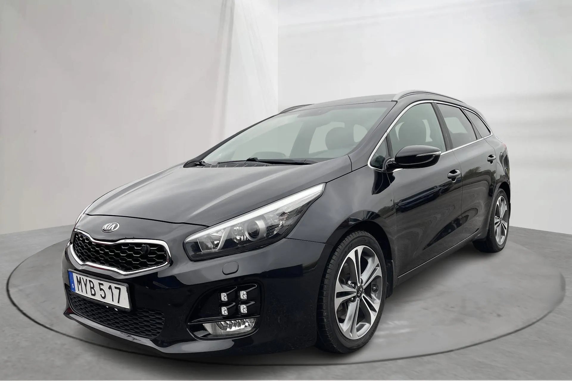 Presentation photo 1 of 19: KIA Cee'd 1.6 CRDi SW (136hk) - 114 480 km - Automatic - black - 2016