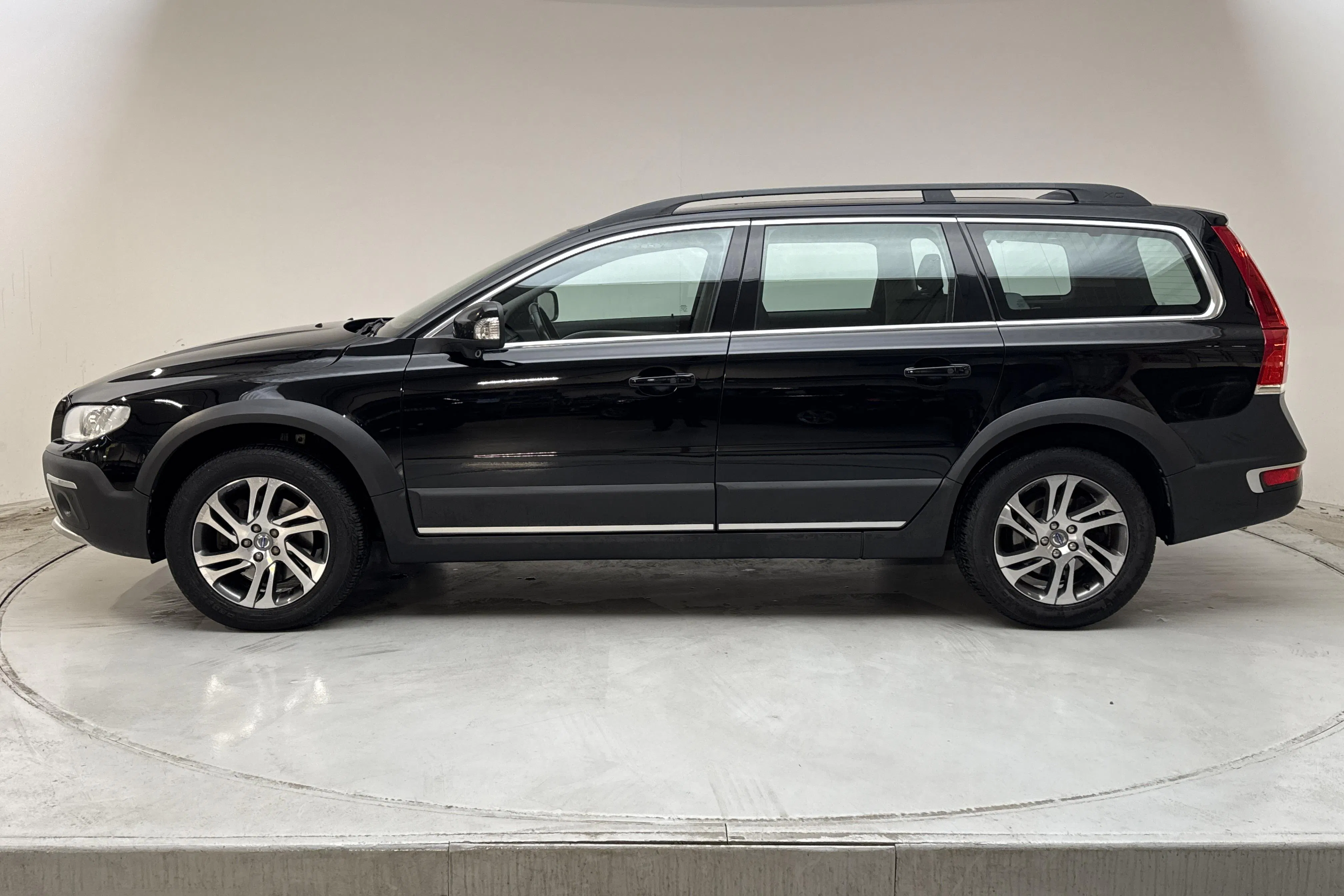Presentationsfoto 2 av 18: Volvo XC70 II D4 AWD (181hk) - 19 923 mil - Automat - svart - 2015