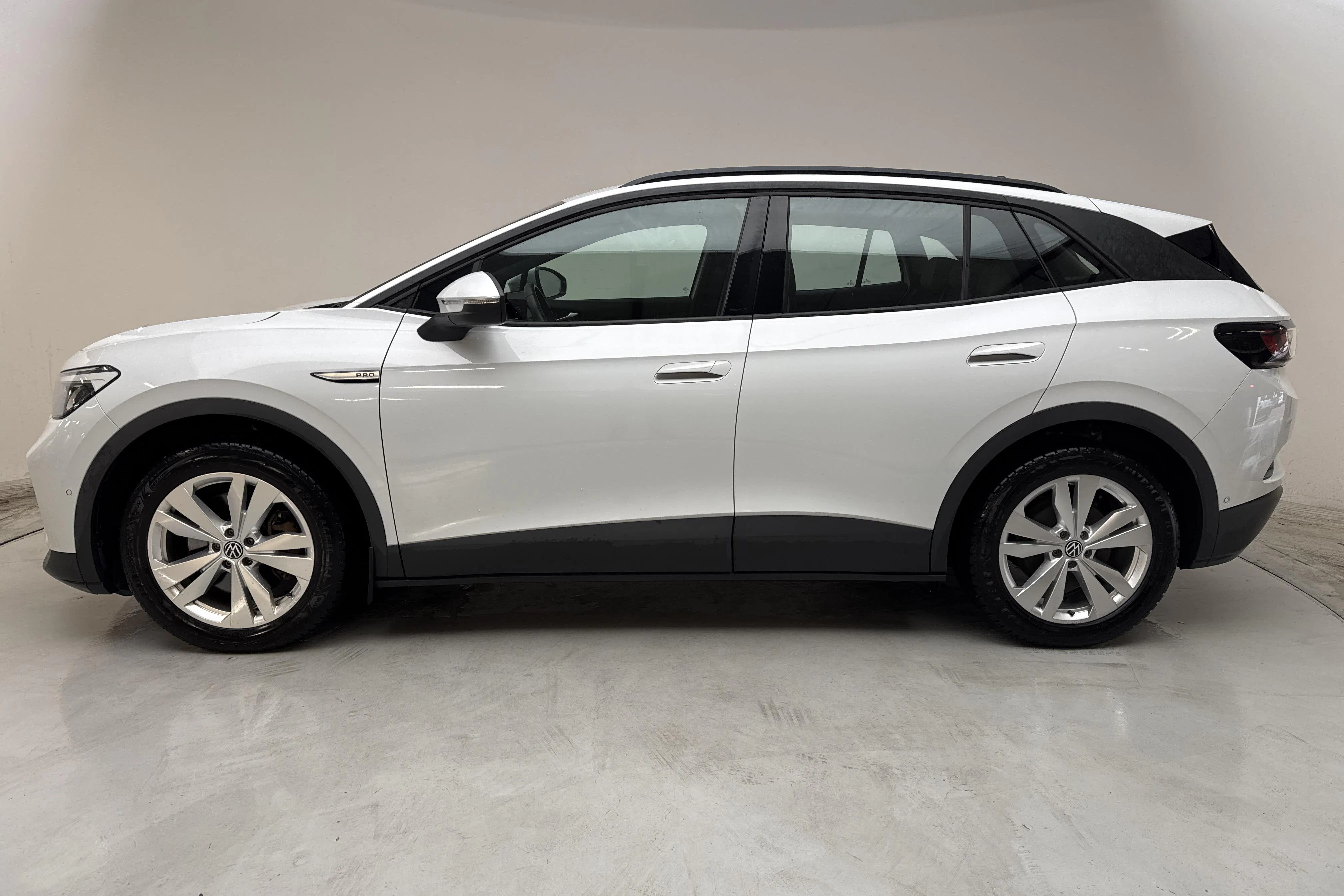 Presentation photo 2 of 15: VW ID.4 77kWh (204hk) - 56 300 km - Automatic - white - 2023
