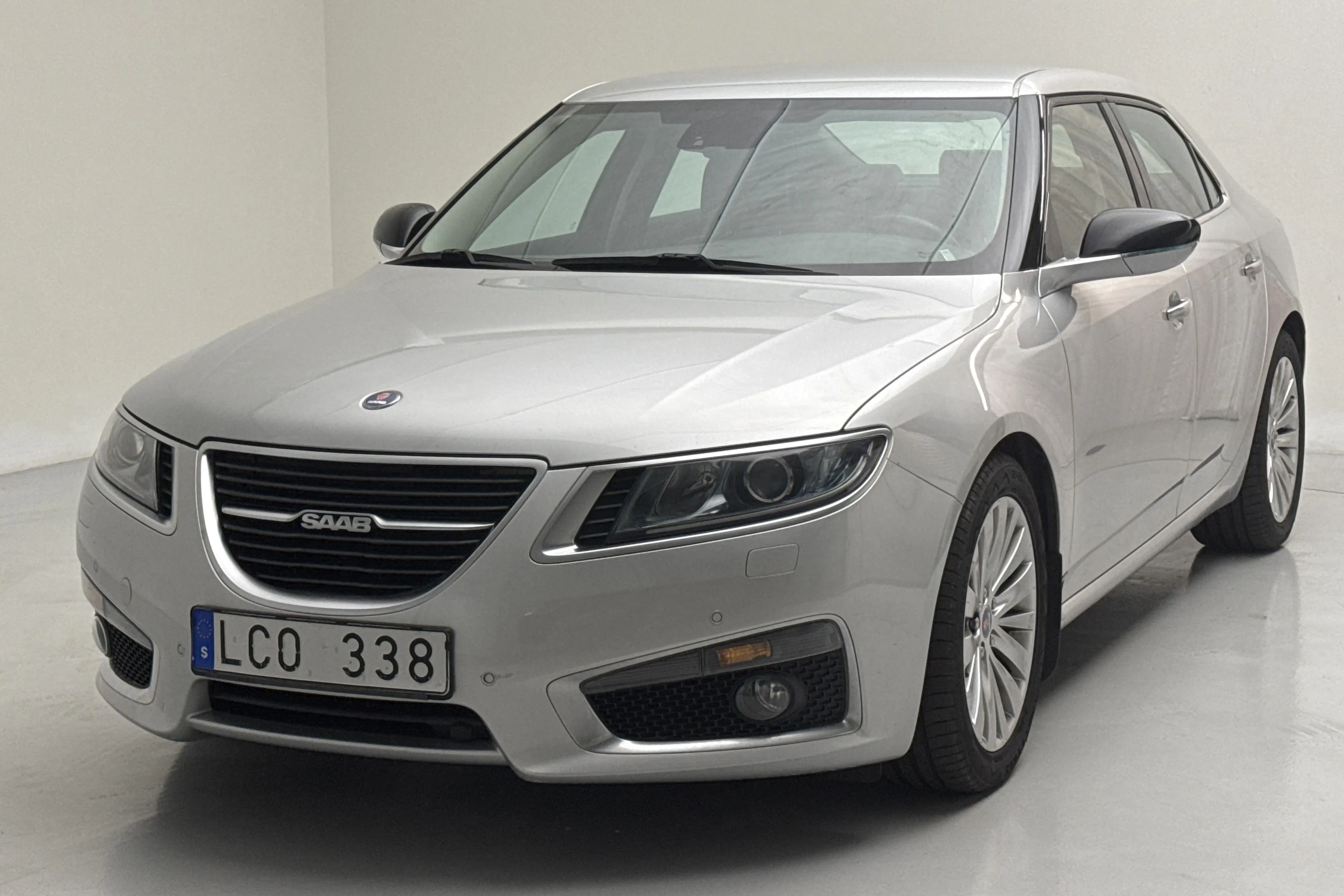 Presentationsfoto 1 av 13: Saab 9-5 2.0 Turbo4 BioPower XWD (220hk) - 13 614 mil - Automat - grå - 2011