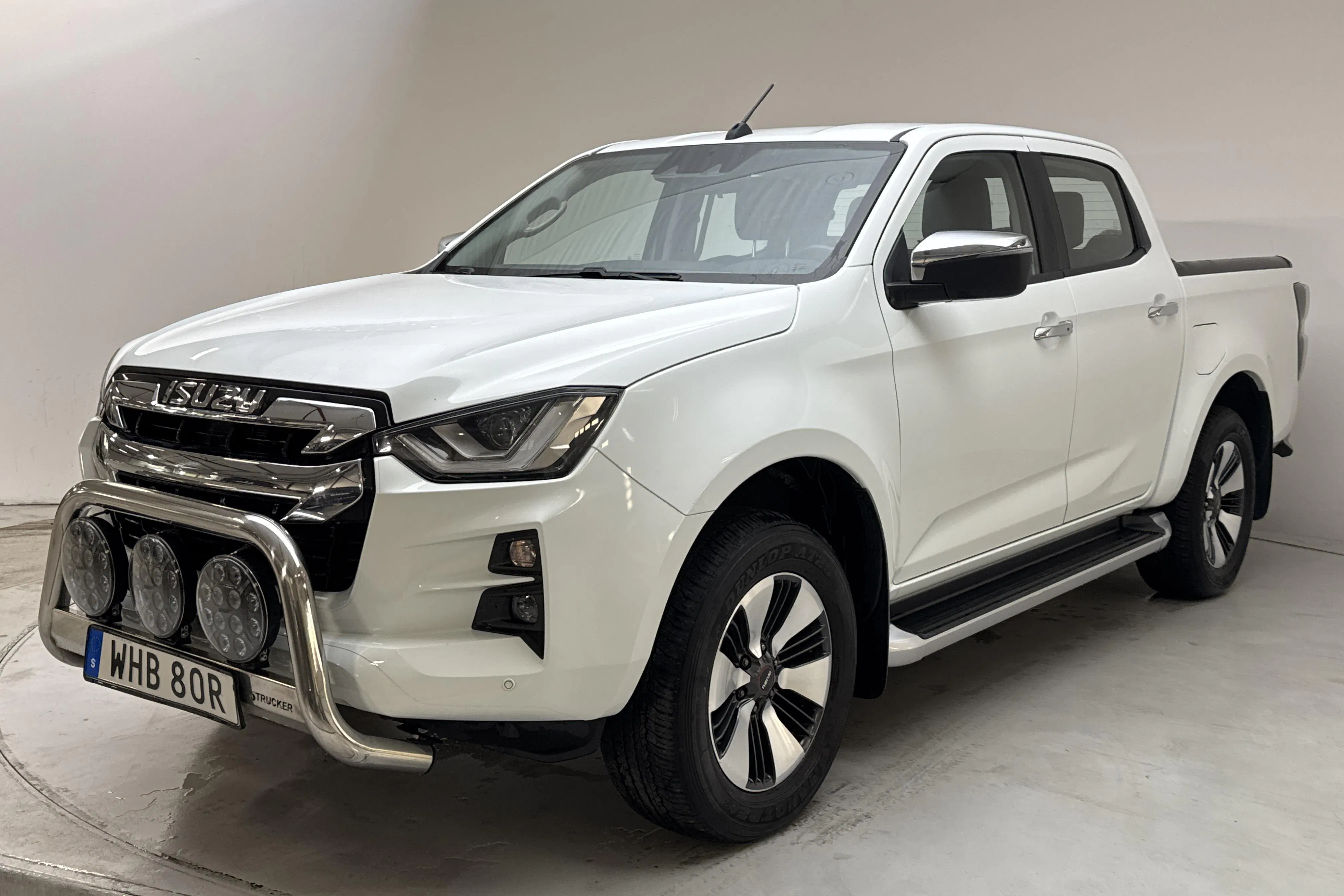 Presentationsfoto 1 av 13: Isuzu D-MAX 1.9 DDI 4WD (164hk) - 10 371 mil - Automat - vit - 2021