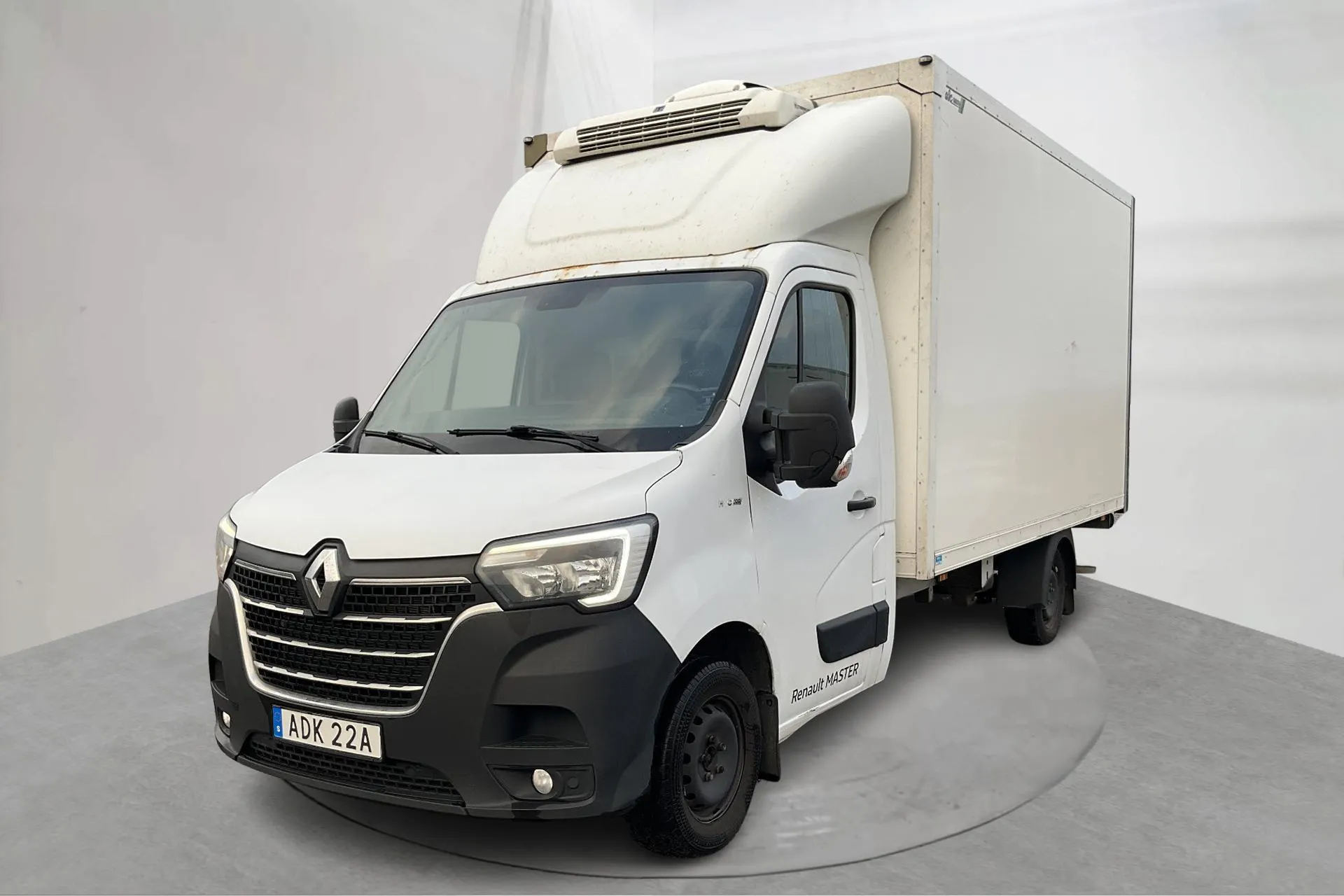 Presentation photo 1 of 16: Renault Master 2.3 dCi Volymskåp 2WD (145hk) - 420 600 km - Manual - white - 2021