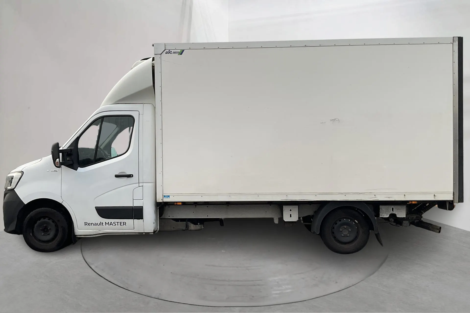 Presentation photo 2 of 16: Renault Master 2.3 dCi Volymskåp 2WD (145hk) - 420 600 km - Manual - white - 2021