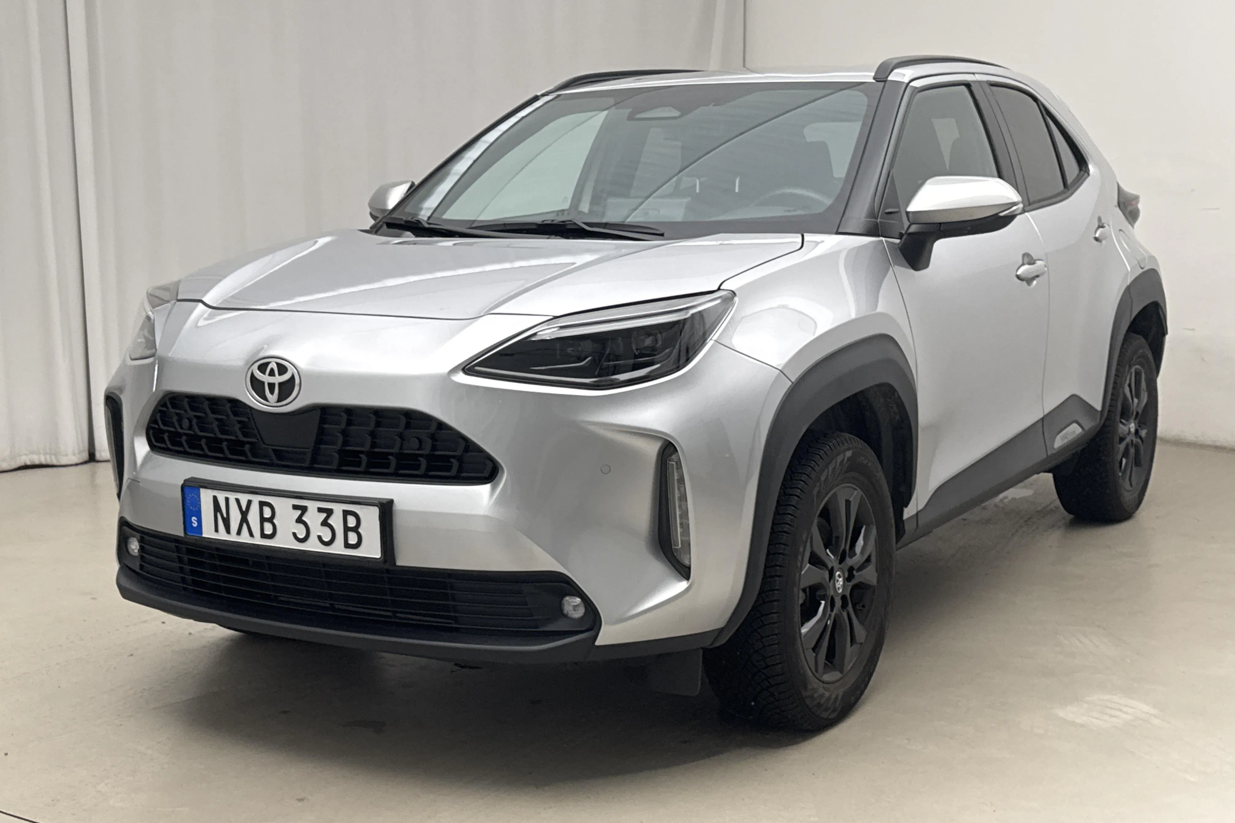 Presentationsfoto 1 av 17: Toyota Yaris Cross 1.5 Hybrid AWD (116hk) - 1 258 mil - Automat - silver - 2024