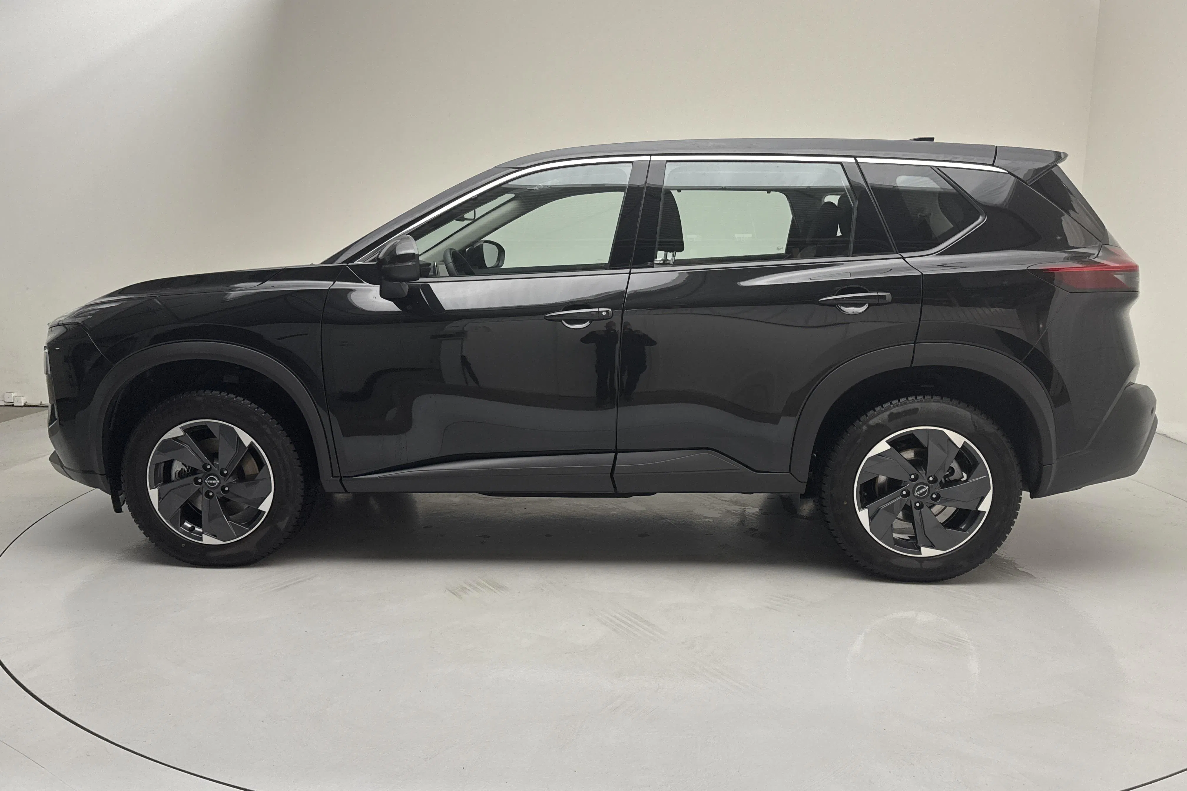Presentationsfoto 2 av 14: Nissan X-Trail MHEV (160hk) - 321 mil - Automat - svart - 2026