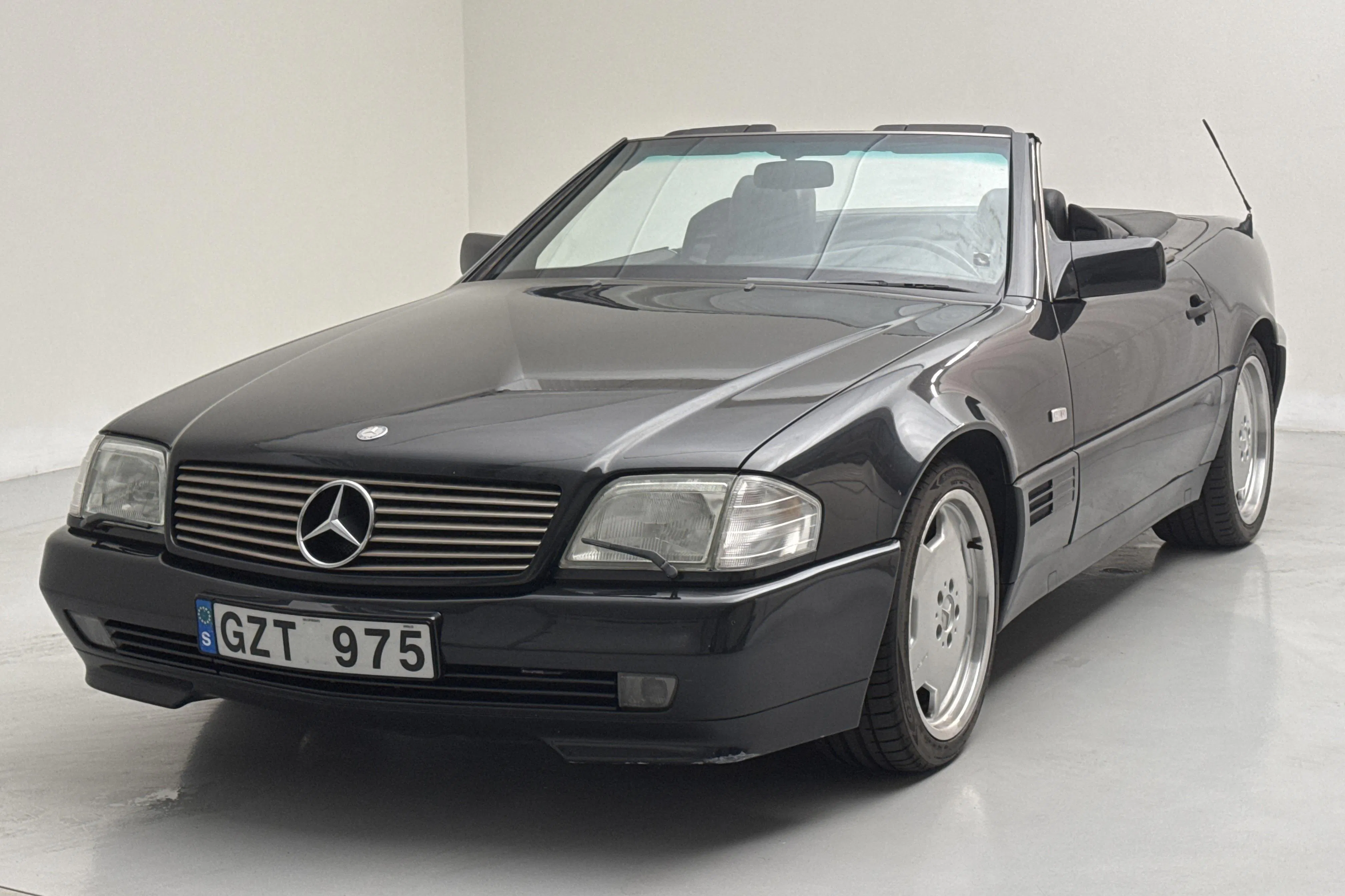 Presentation photo 1 of 16: Mercedes SL 300 24 R129 (231hk) - 195 480 km - Automatic - dark grey - 1990