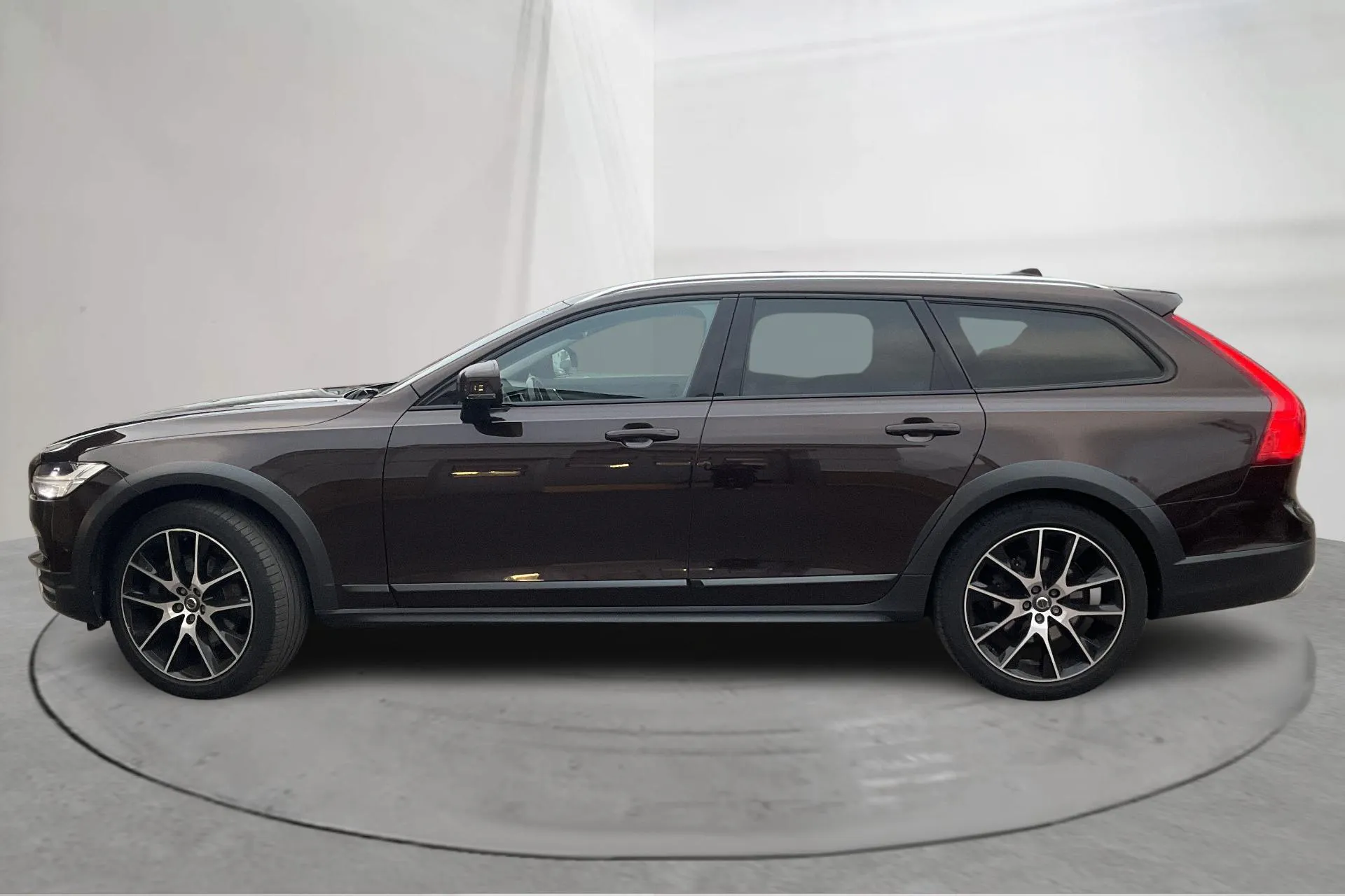 Presentation photo 2 of 22: Volvo V90 D5 Cross Country AWD (235hk) - 250 410 km - Automatic - dark brown - 2017