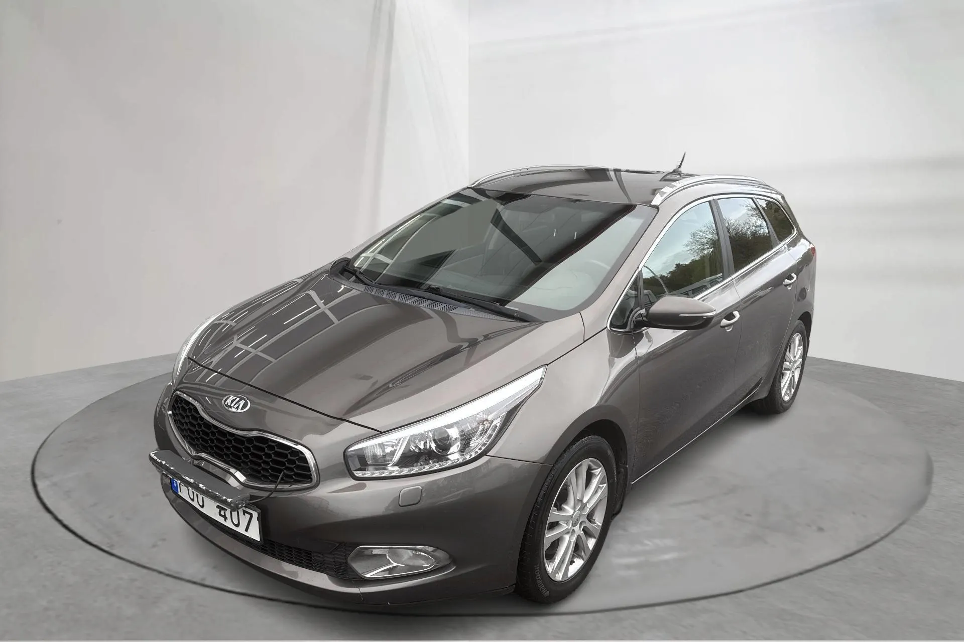 Presentationsfoto 1 av 12: KIA Cee'd 1.6 CRDi SW (128hk) - 22 902 mil - Manuell - Ljusbrun - 2014