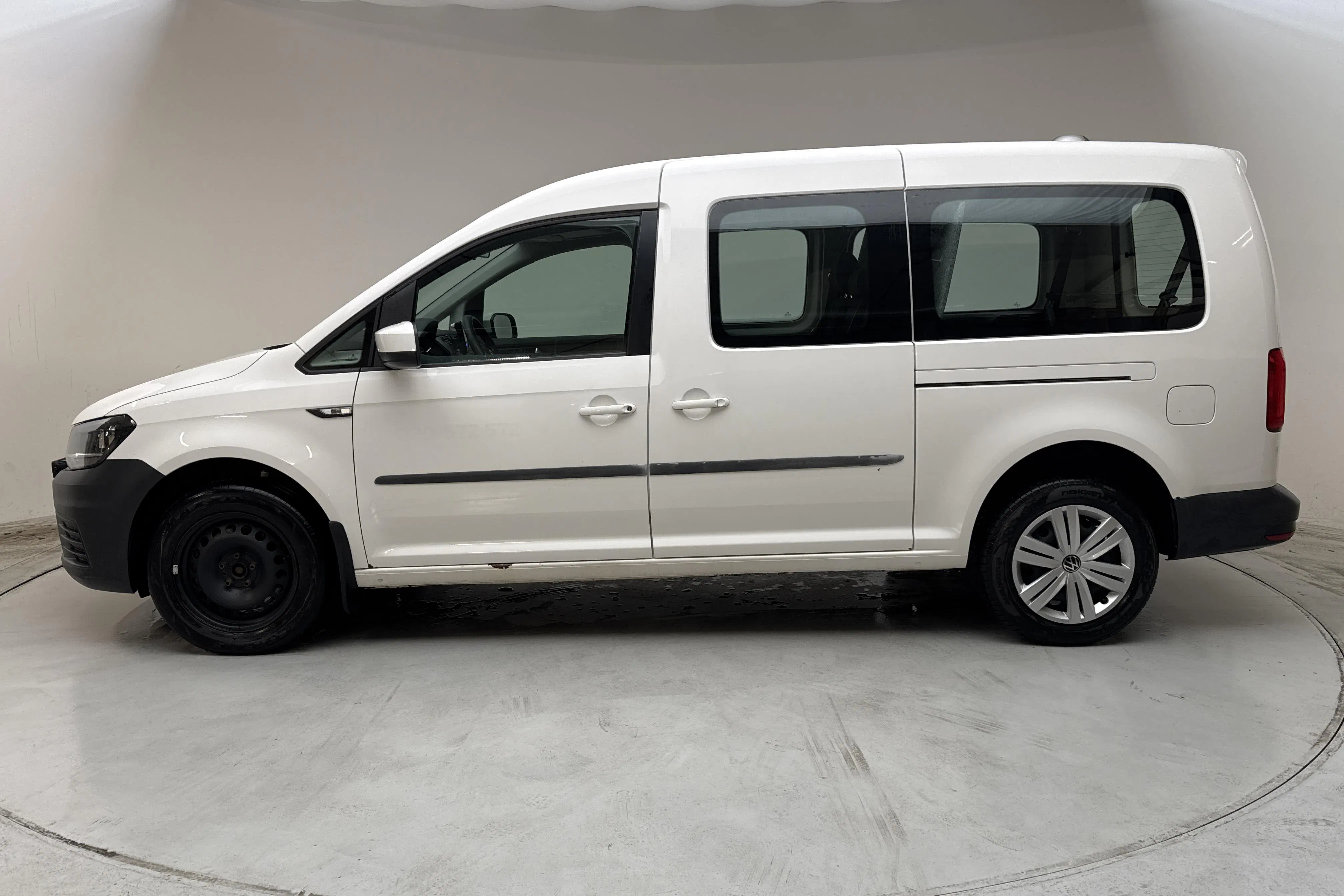 Presentationsfoto 2 av 13: VW Caddy Maxi Life 2.0 TDI 4MOTION (122hk) - 10 809 mil - Manuell - vit - 2018